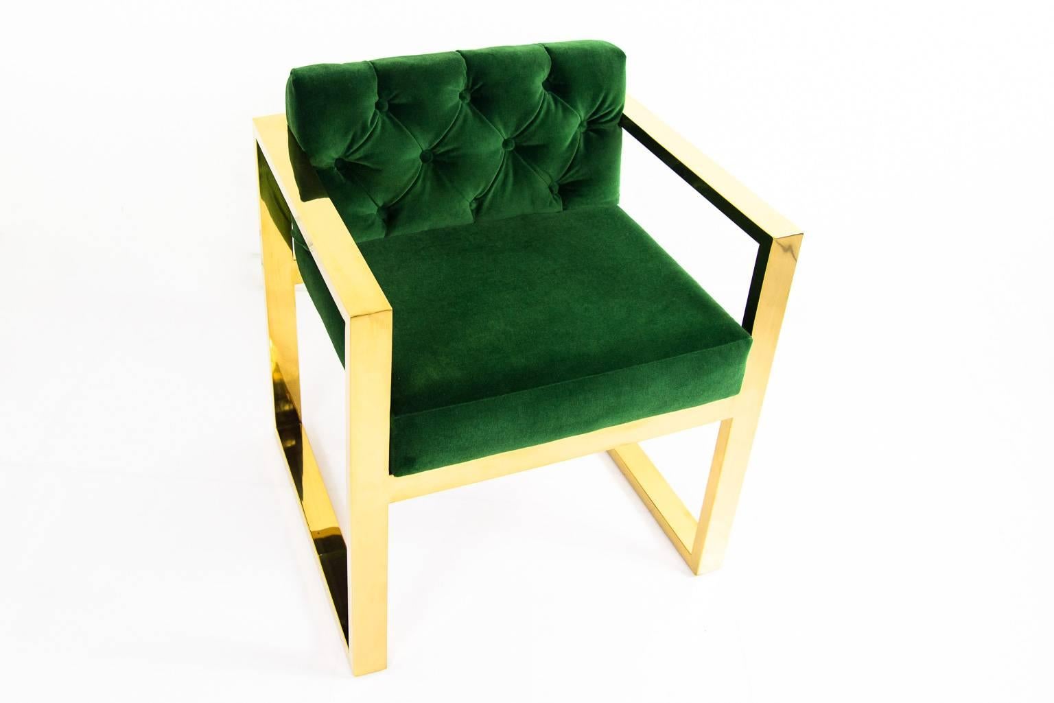 Modshop's Kube dining chair showcases a geometric form melding with the all tufted back and tight seat to create this wonderfully comfortable yet striking Kube Chair. Finished in emerald velvet and a brass U-Leg Frame.

Measures: 4