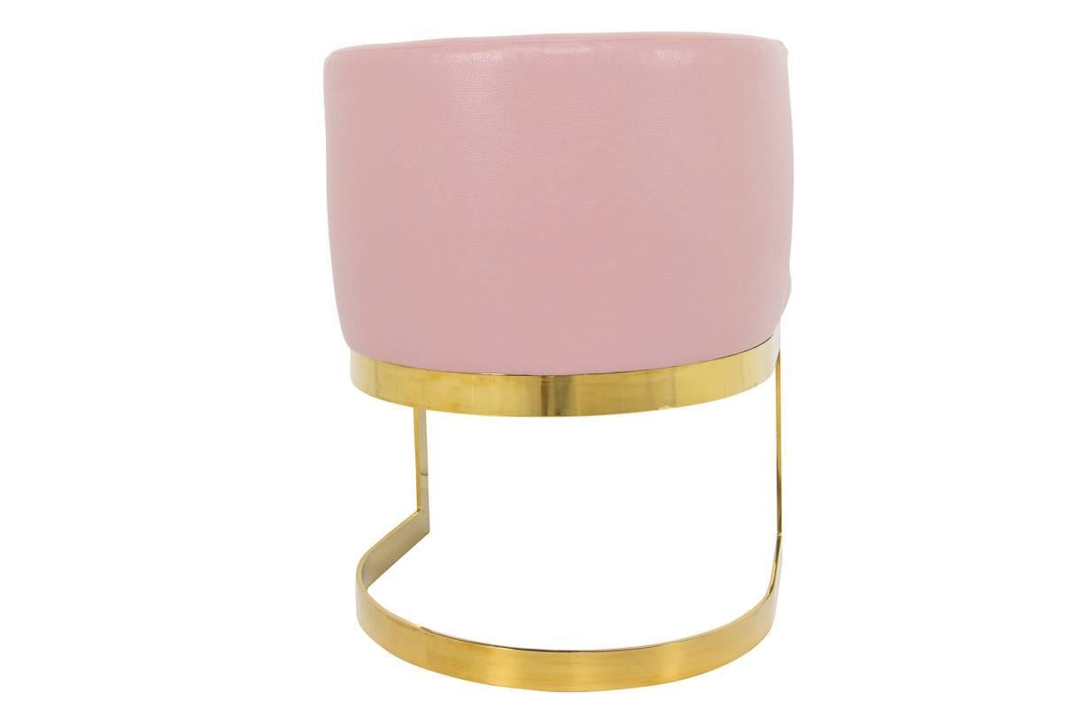 Sitting a top of a brass curved base, and continues to the back, wrapping around your back. What an elegant way to have meals and dinner parties. 

Dimensions:

23