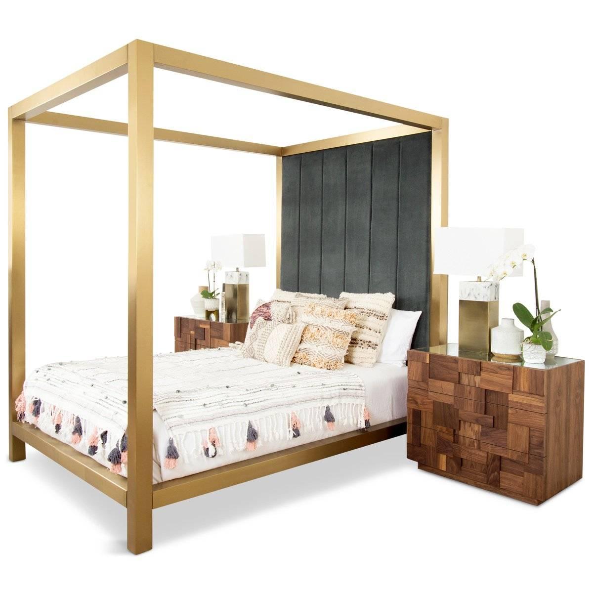 Create a beautiful and serene bedroom with the scotch and soda four-poster bed. A brushed brass frame features strong lines that define the boundaries of your sleep space and provides subtle cues to leave your worries and busy day on the outside. A