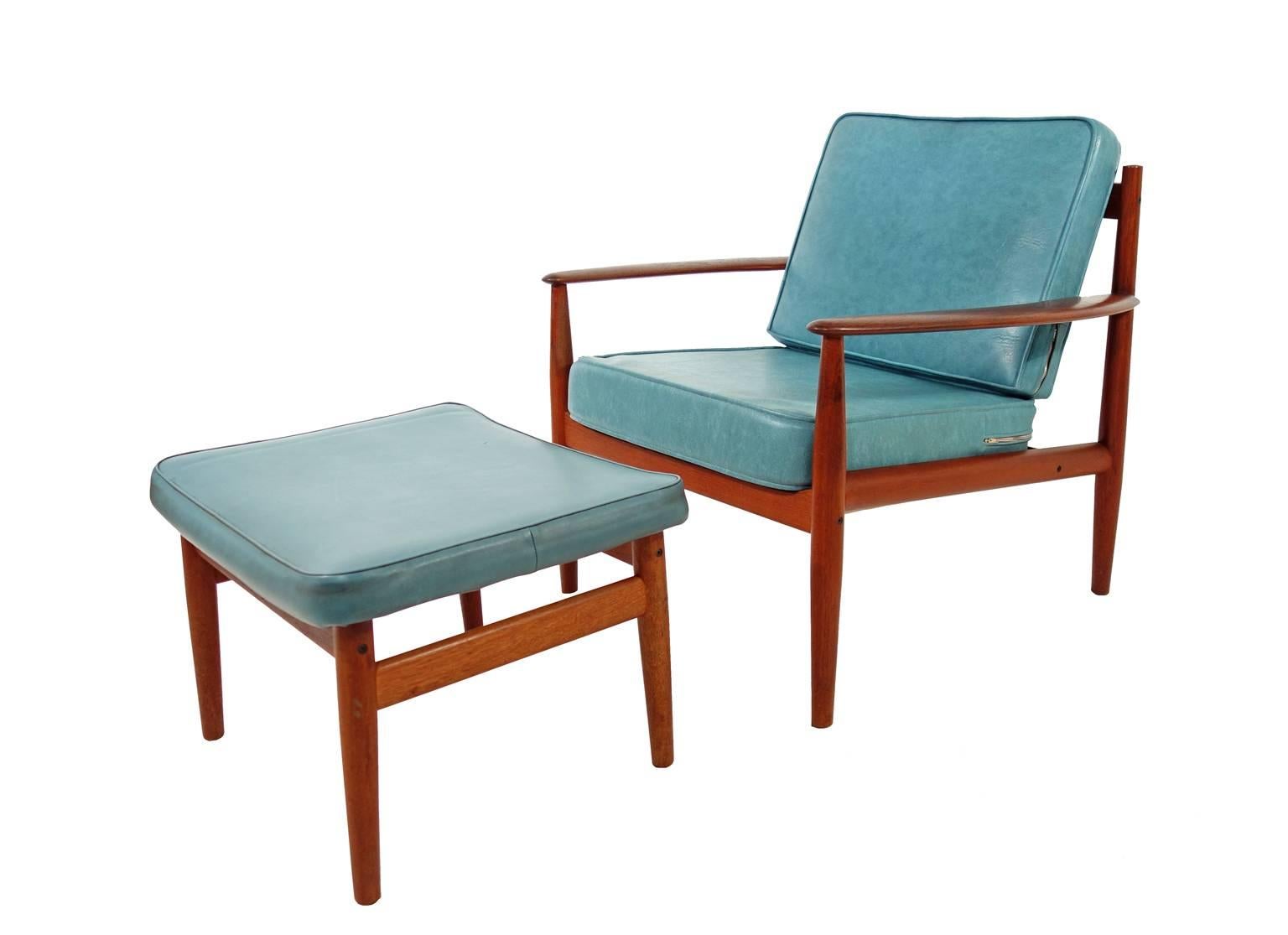 Grete Jalk is one of the most influential Danish modern designers. This beautifully constructed teak lounge chair includes the rare ottoman. The original finish is in excellent condition with a nice warm patina. Original high quality Naugahyde
