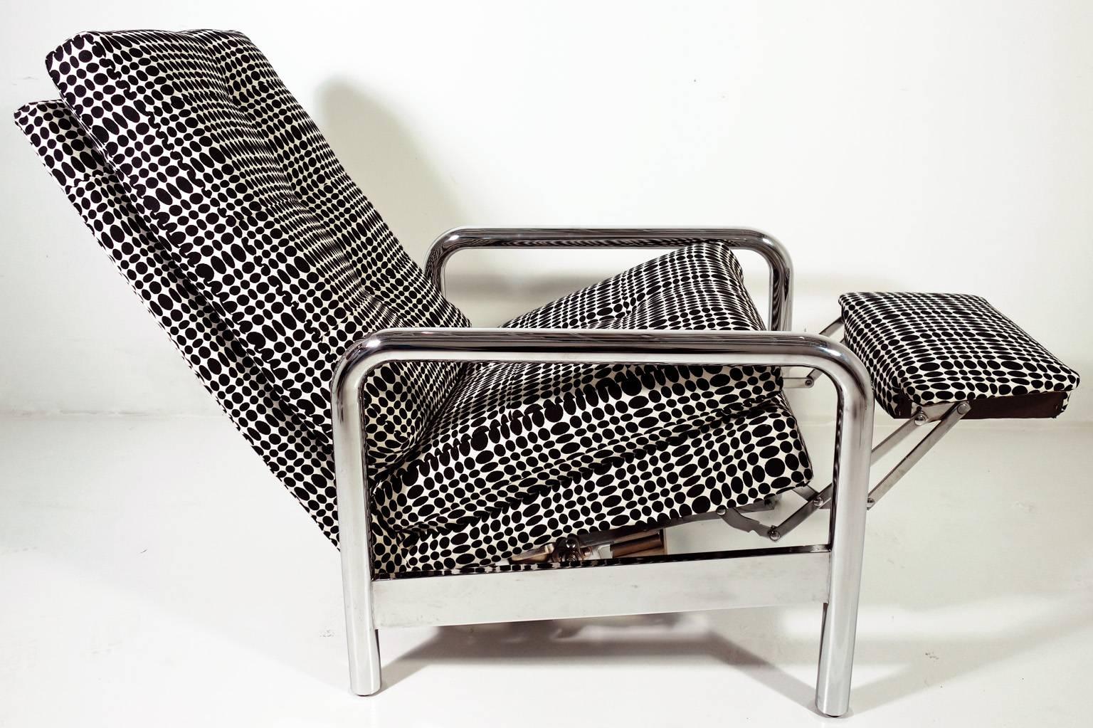Amazing Milo Baughman reclining lounge chair. Chrome tubular frame covered with Verner Panton fabric. This stunning chair has a heavy chrome finish. The upholstery is clean and comfortable. Truly an exceptional piece.