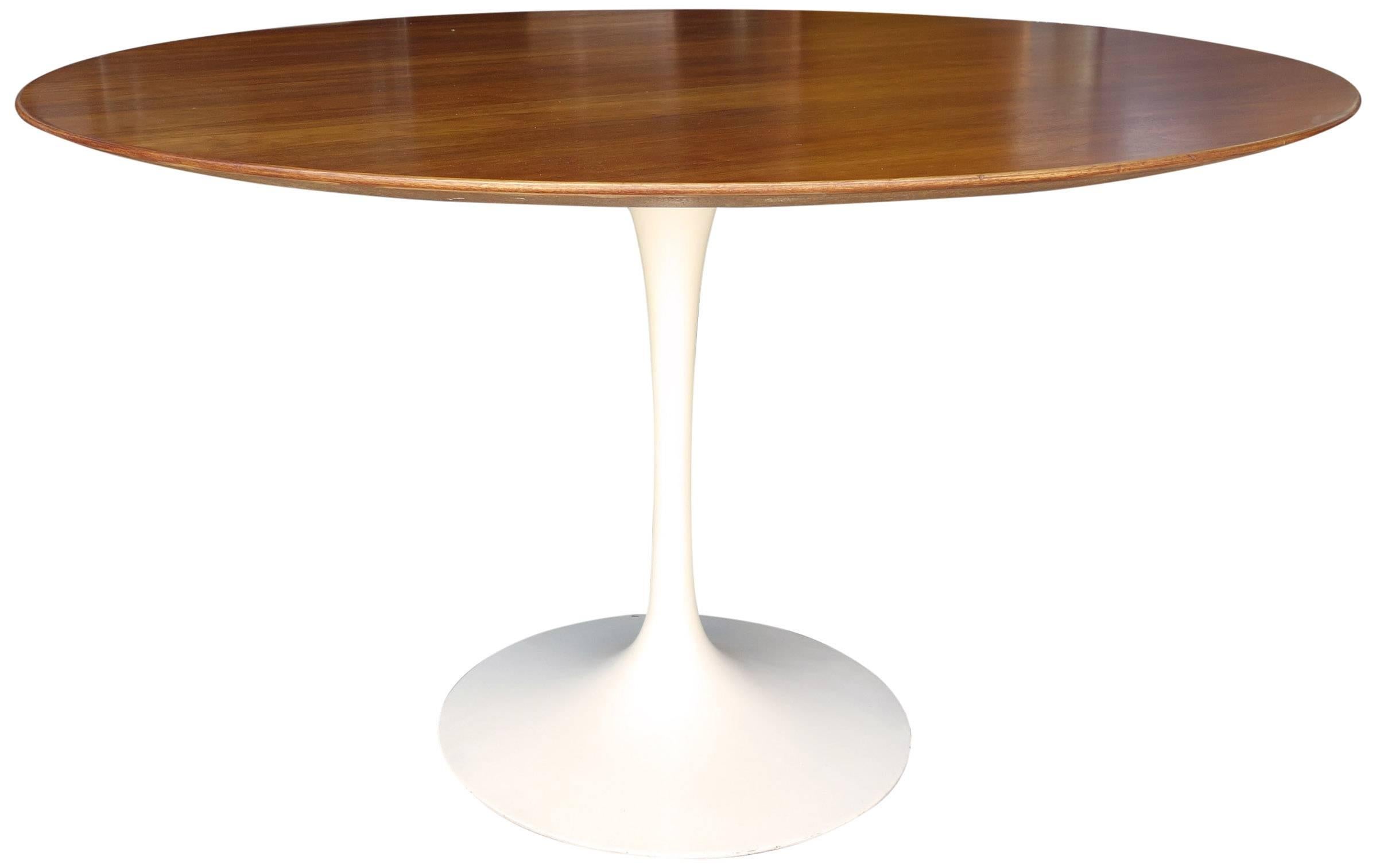 American Mid-Century Saarinen Tulip Dining Table for Knoll