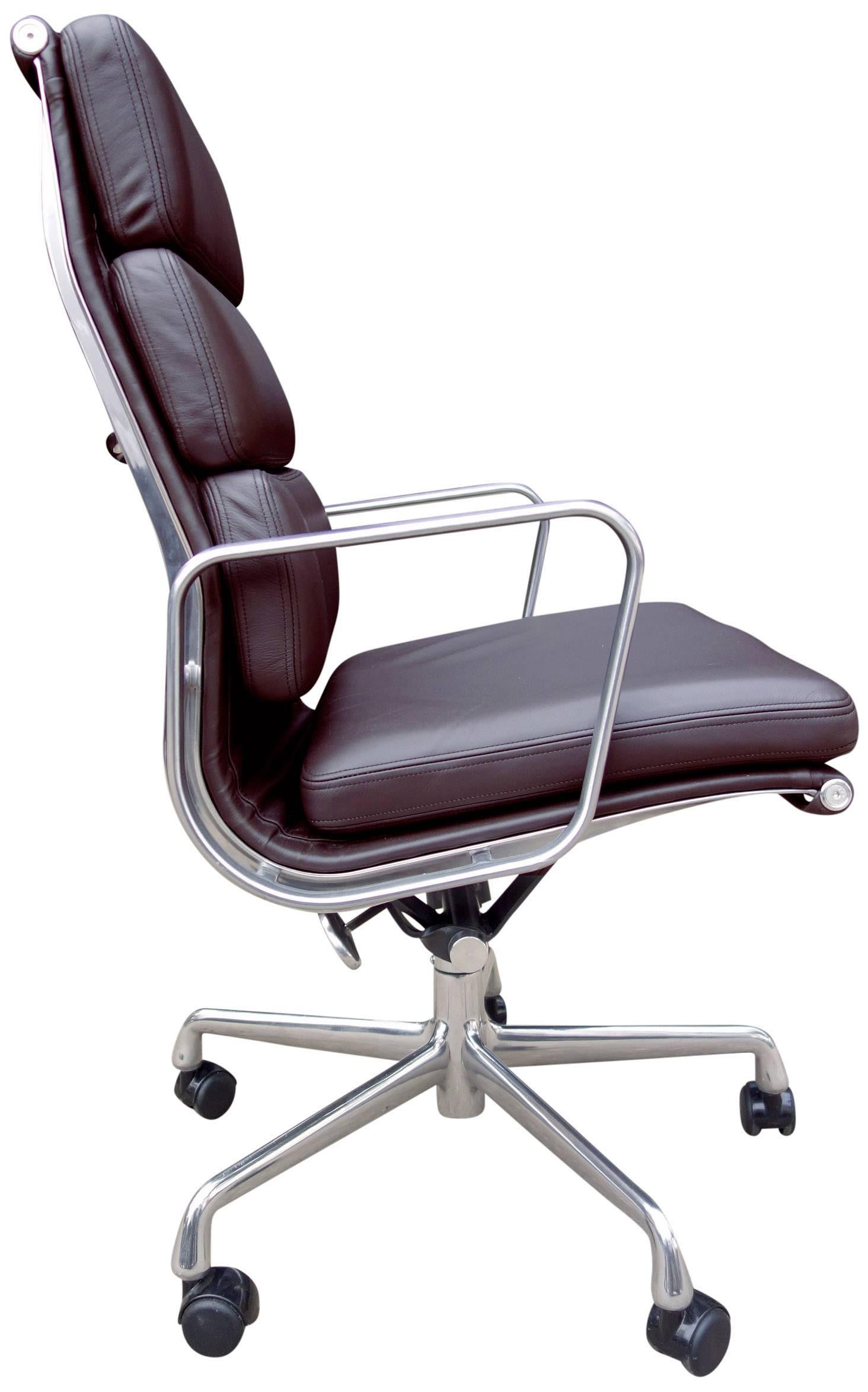 For your consideration is an Eames for Herman Miller vintage soft pad chair ( High Back) in a dark chocolate brown.

This authentic vintage example is an icon of Mid-Century Modern design. This chair is part of the Eames Aluminum group designed