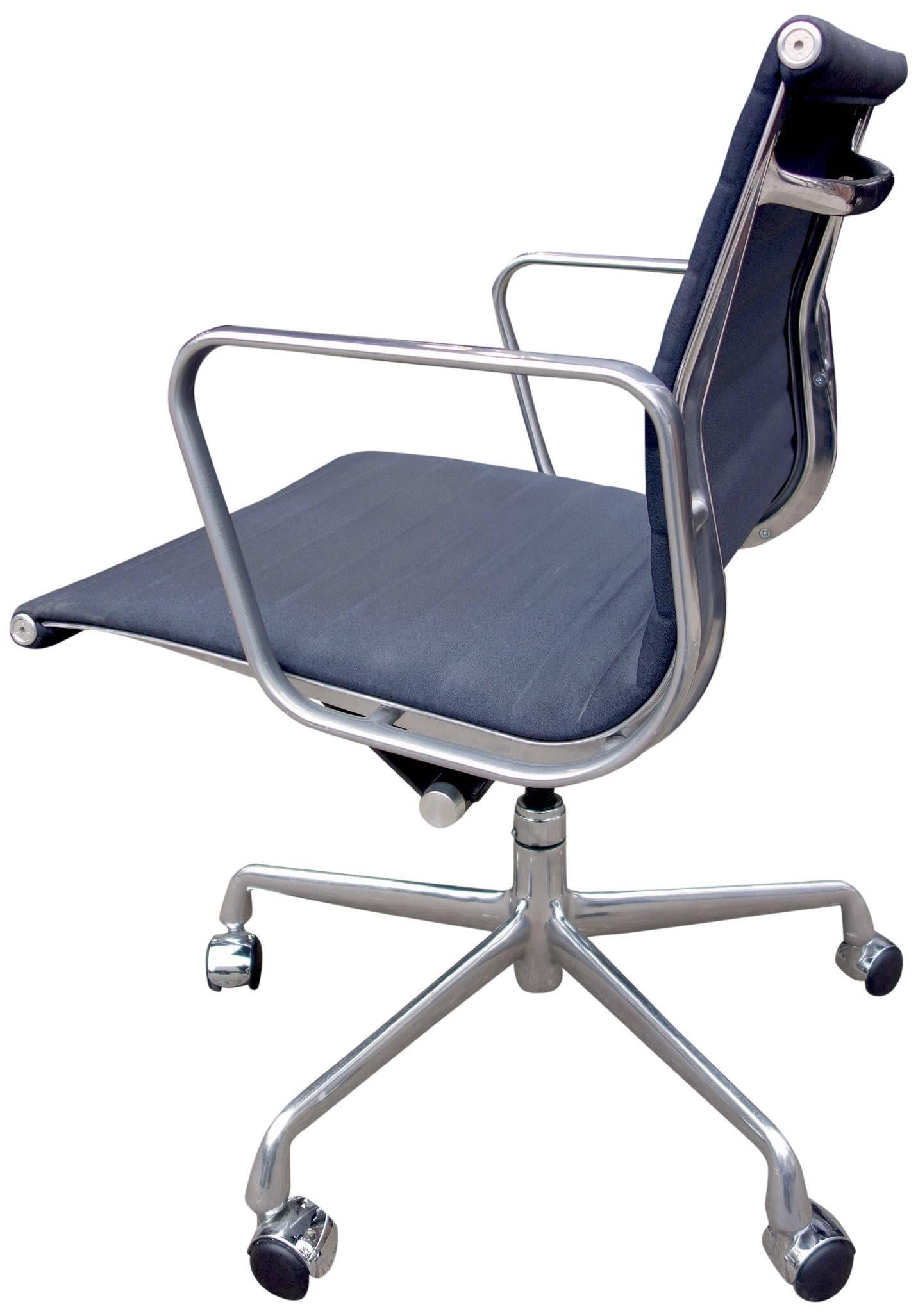 herman miller aluminium chair