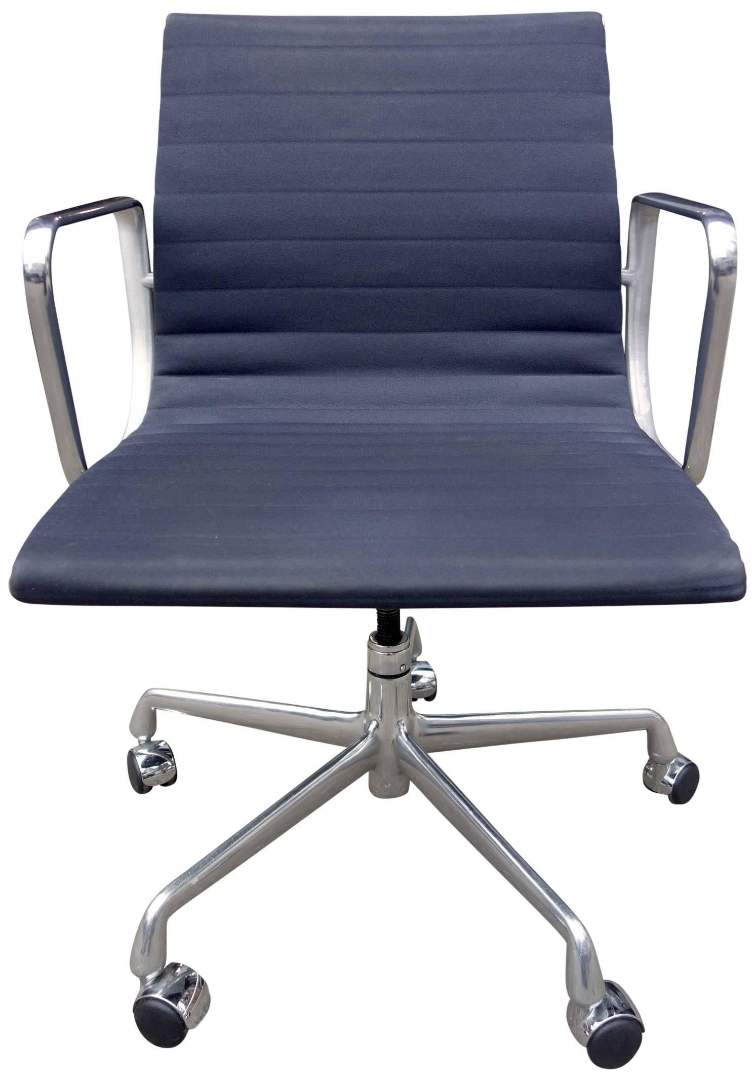 Mid-Century Modern Midcentury Aluminium Group Management Chairs by Eames for Herman Miller