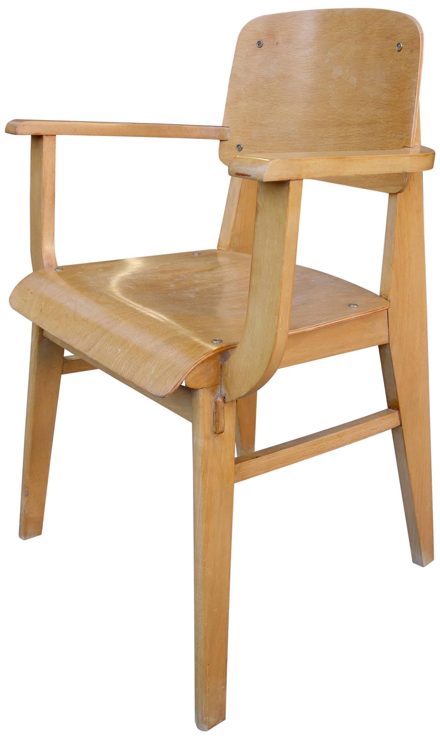 Chaise standard Jean Prouvé en bois pour les Ateliers Jean Prouvè 1941. Une pièce de collection rare. 