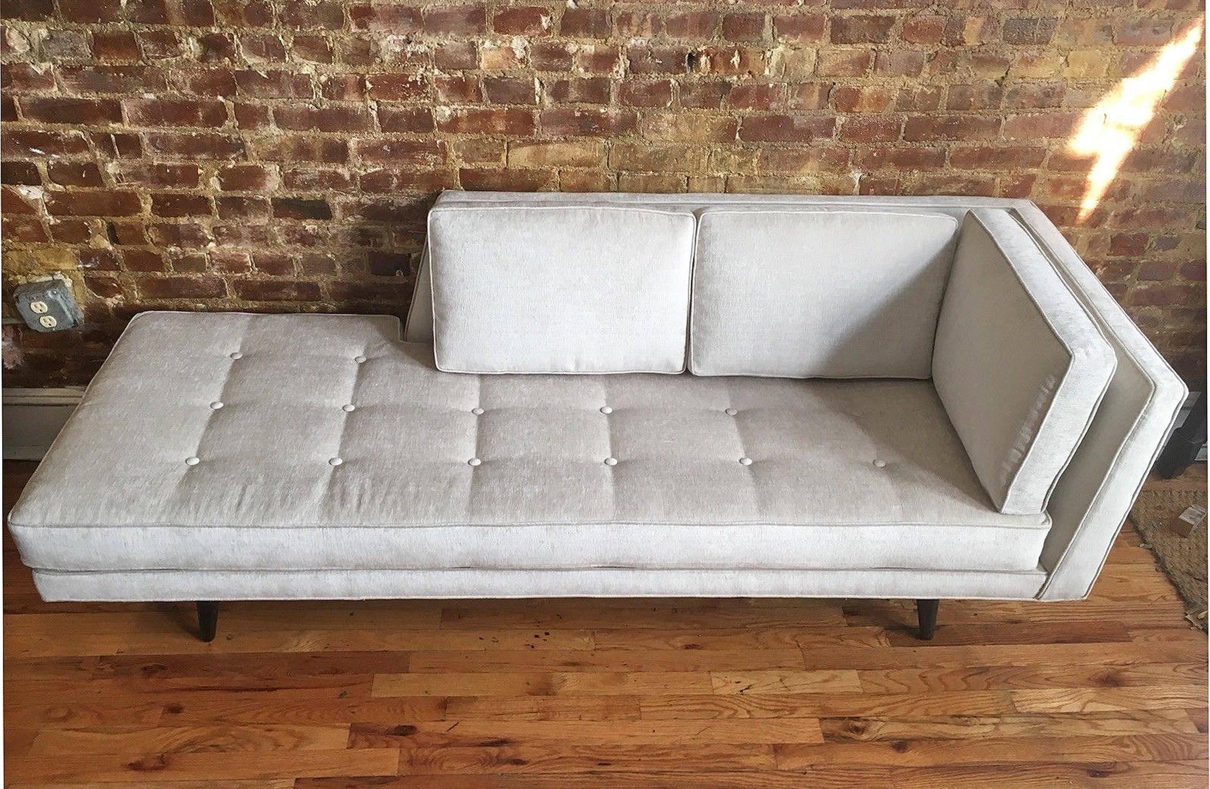 Designer Edward Wormley for Dunbar white velvet chaise lounge #5525 beautiful sofa / daybed Mid-Century Modern
Professionally restored with white Knoll Summit velvet upholstery to the original upholstery design from Dunbar
Base is solid wood -