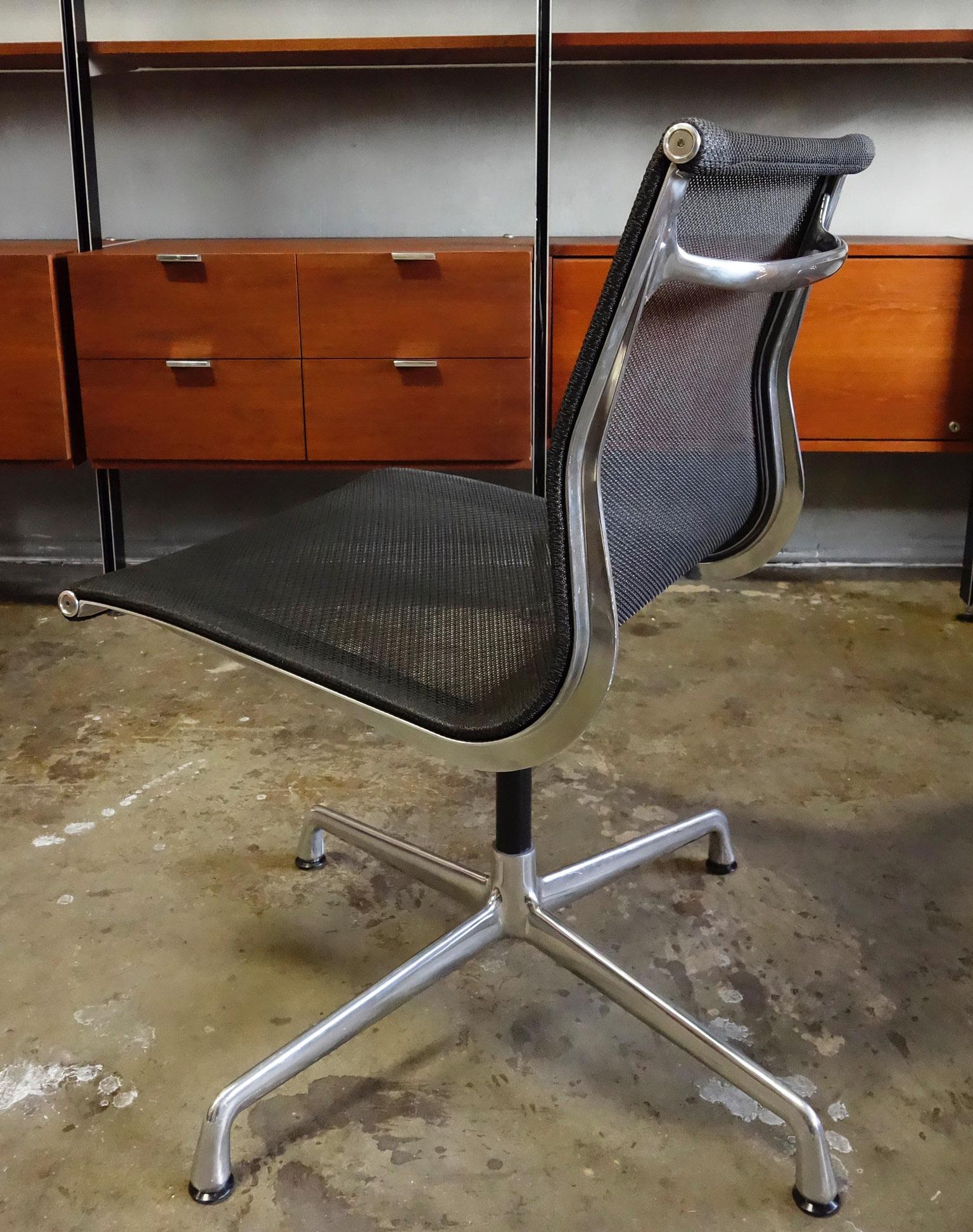 eames aluminum side chair