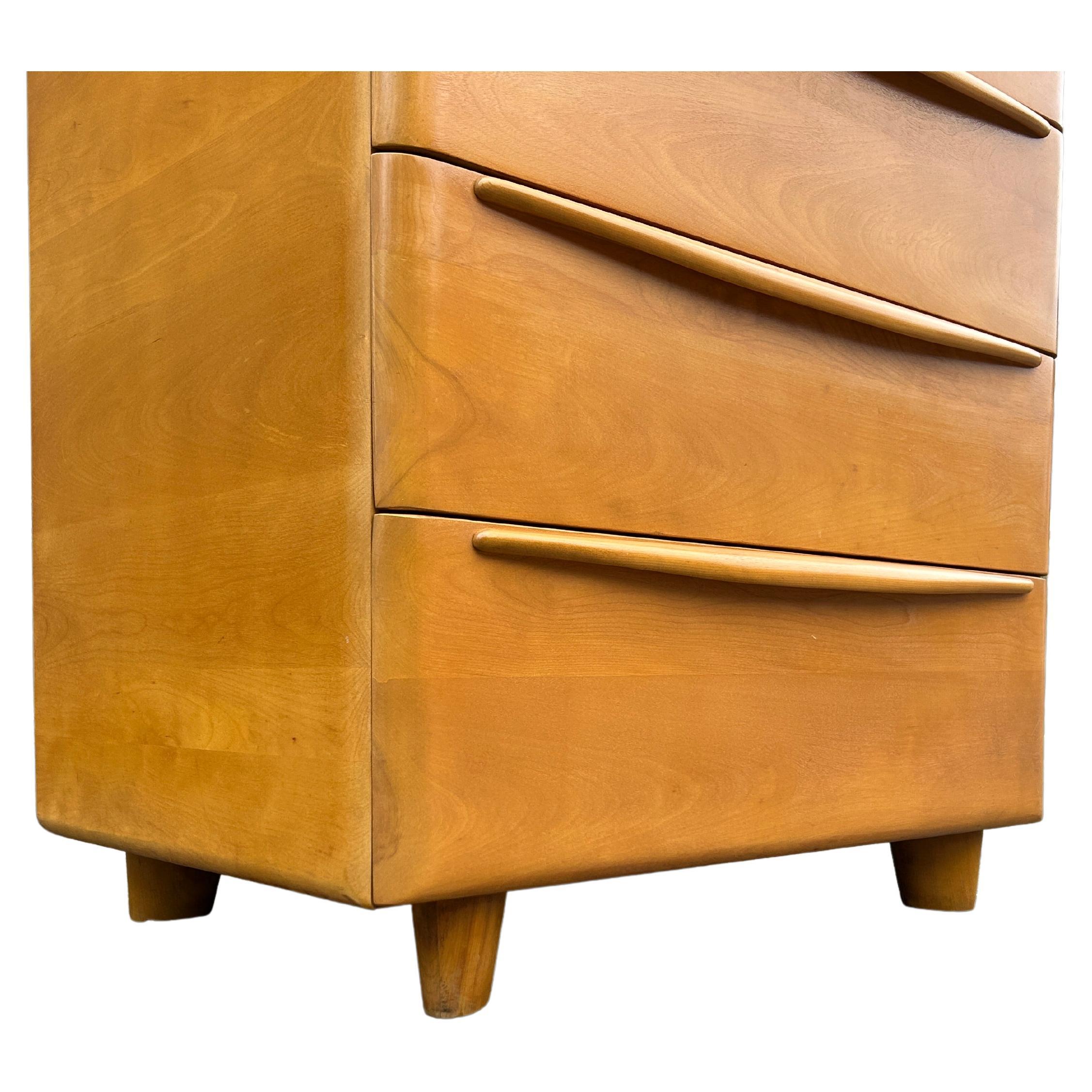 Mid-Century Modern American Sculpted Low 4 Drawer Dresser Solid Maple In Good Condition For Sale In BROOKLYN, NY