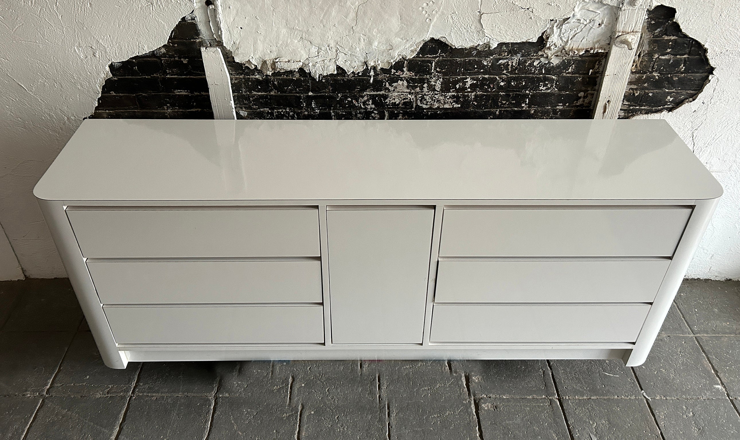 Post-Modern Pop art Post modern white Gloss Laminate custom 6 drawer dresser or credenza  For Sale