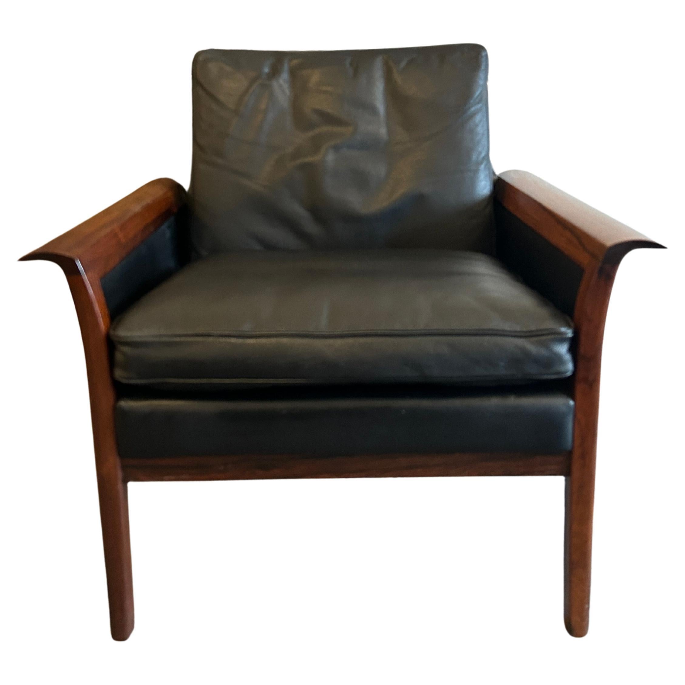 Magnifique chaise en cuir noir et bois de rose de Knut Saeter pour Vatne Mobler