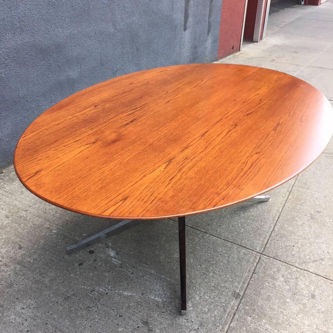 Mid-20th Century Florence Knoll Oval Table Desk in Brazilian Rosewood