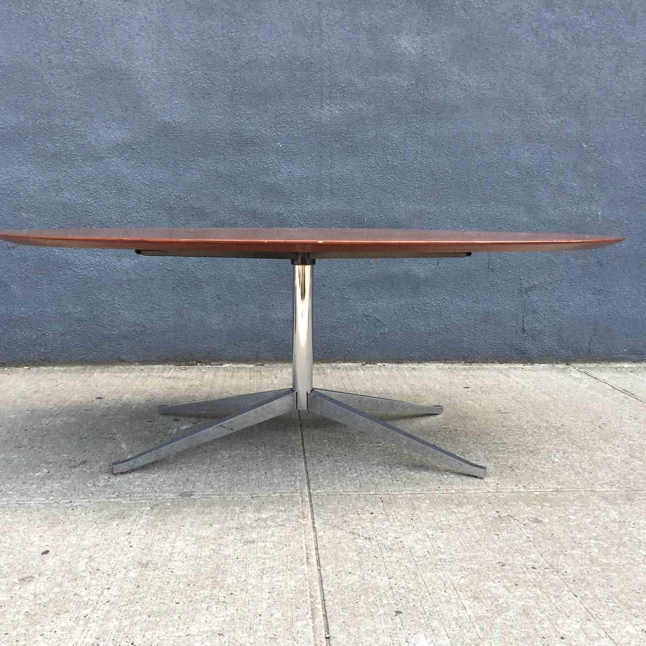 Mid-Century Modern Florence Knoll Oval Table Desk in Brazilian Rosewood