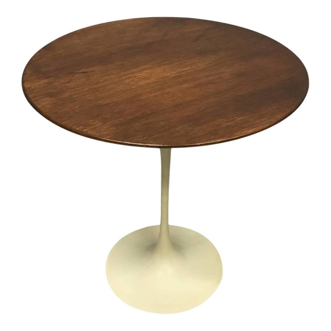 For your consideration is an icon of Mid-Century Modern design: the tulip table by Eero Saarinen for Knoll.

The graceful and fluid lines of the table are welcome in any space and fit comfortably with most styles of decor.

This particular