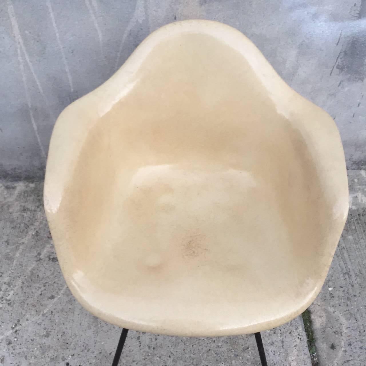 American Transitional Eames Zenith Shell Chair on X-Base