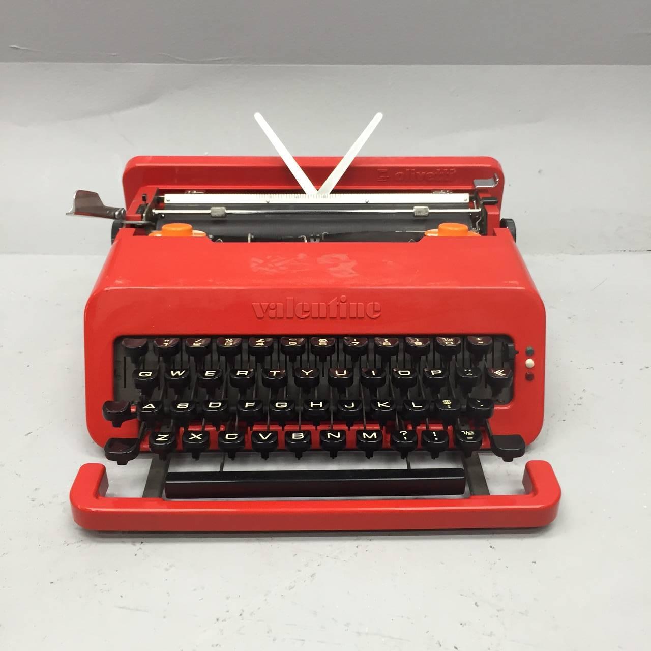 Olivetti Valentine Typewriter by Ettore Sottsass and Perry King In Excellent Condition In BROOKLYN, NY