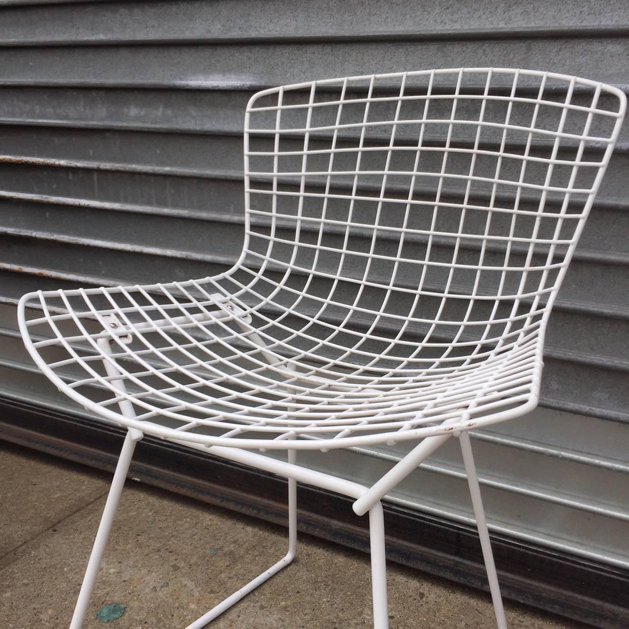 For your consideration are Harry Bertoia for Knoll vintage side chairs. These authentic examples are icons of Mid-Century modern design. Their timeless form makes these versatile chairs, they can be used as accent chairs, dining chairs, lobby chairs