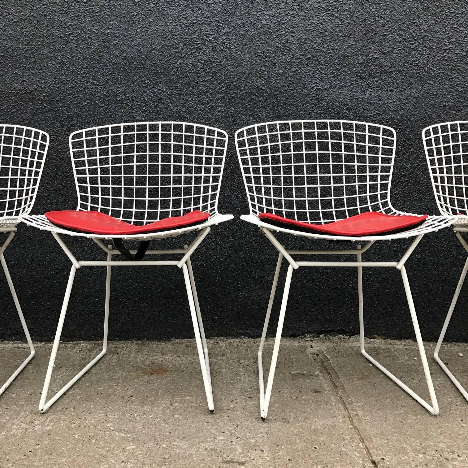 Mid-Century Knoll Bertoia Wire Chairs in White with Red Seat Pads In Good Condition In BROOKLYN, NY