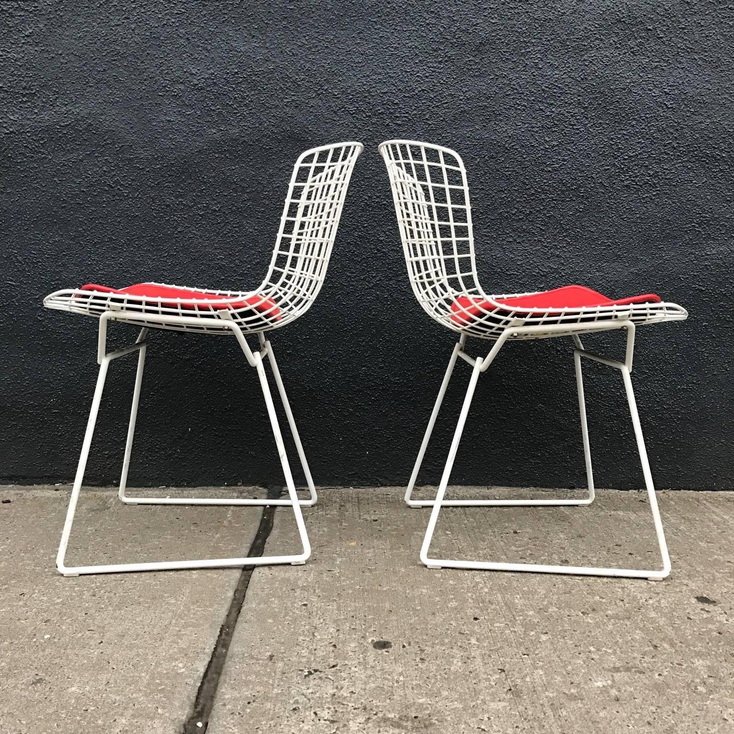 Mid-Century Knoll Bertoia Wire Chairs in White with Red Seat Pads 1