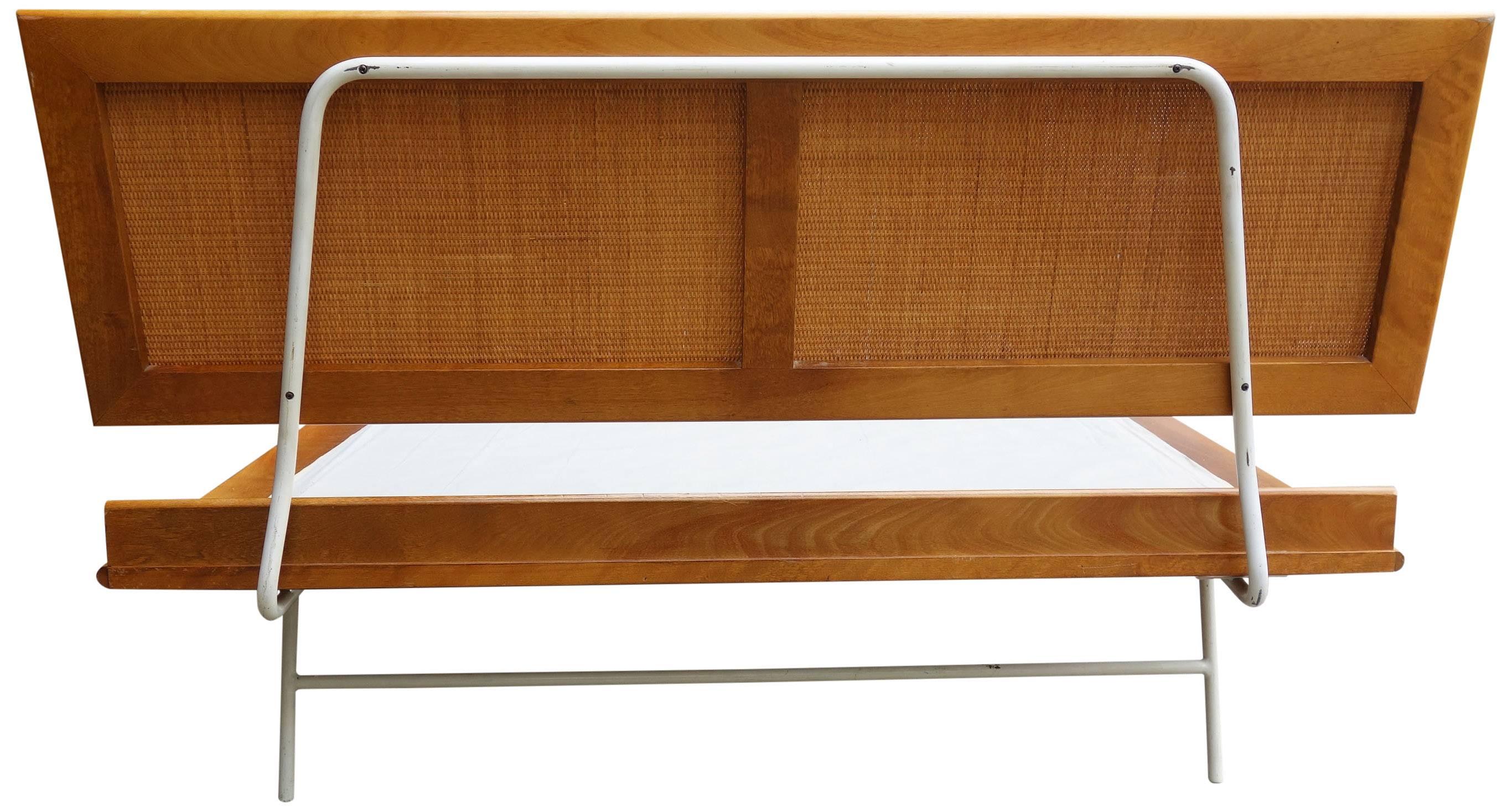 eames bed