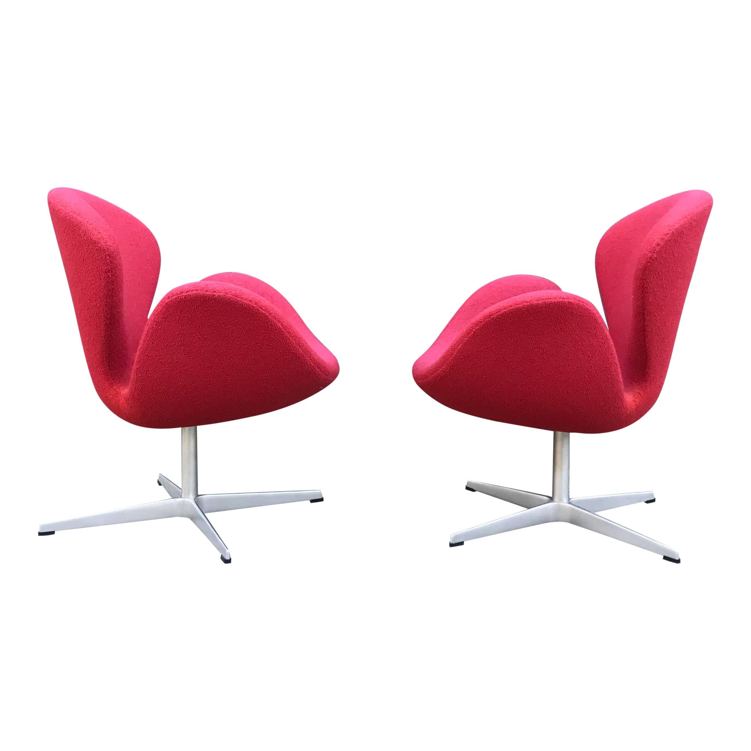 Mid-Century Modern Arne Jacobsen for Fritz Hansen Danish Modern Swan Chairs