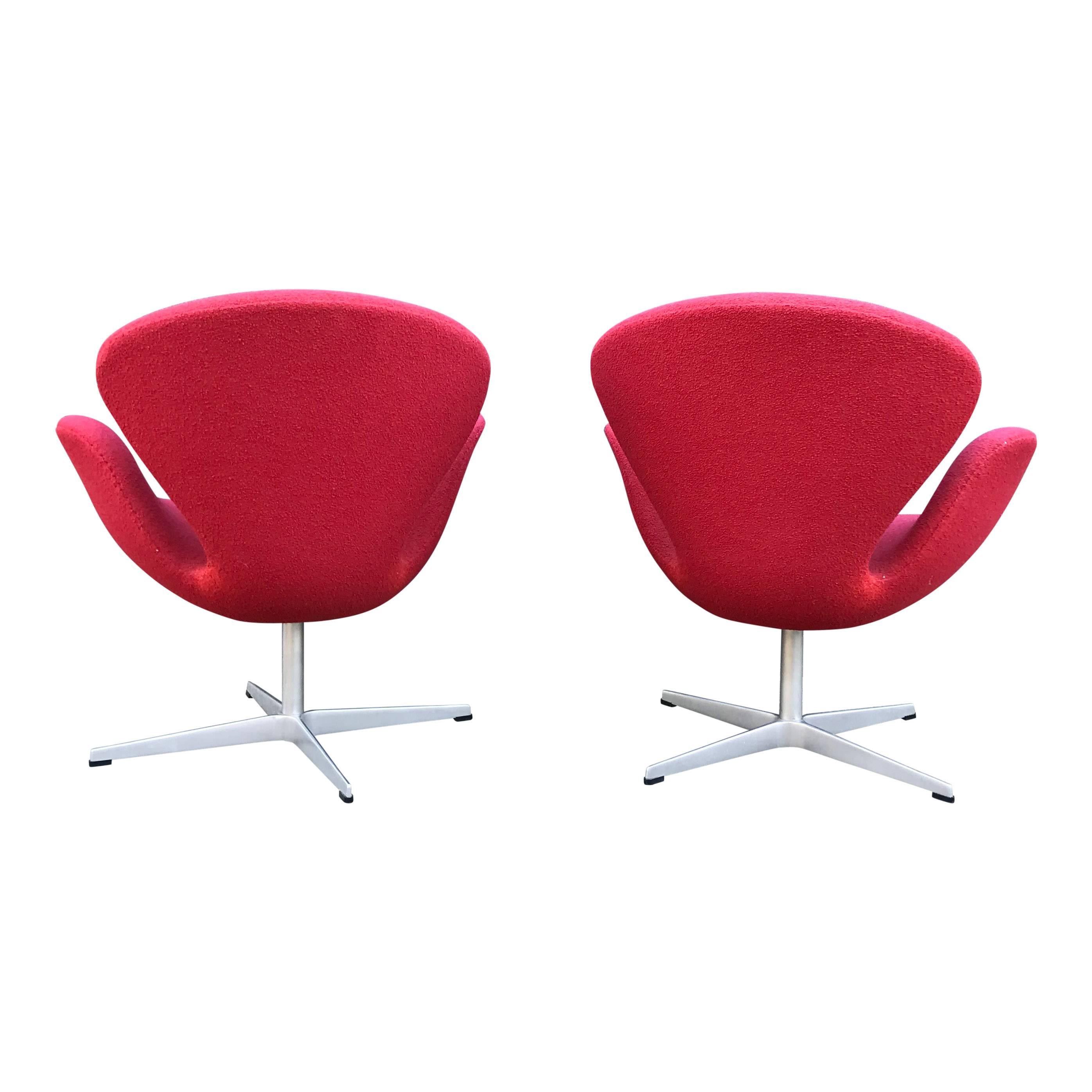 Arne Jacobsen for Fritz Hansen Danish Modern Swan Chairs 1