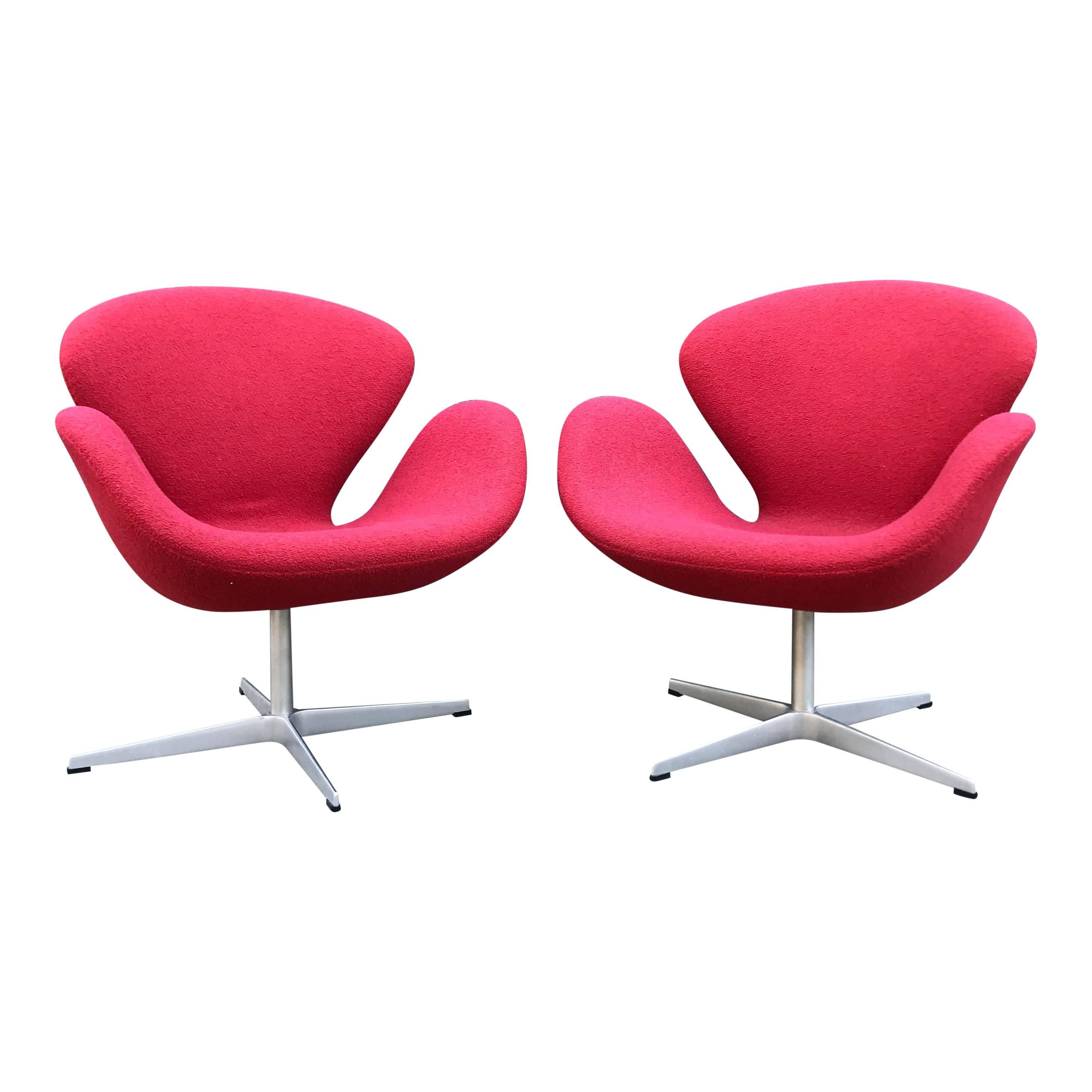 For your consideration are a pair of authentic Arne Jacobsen for Fritz Hansen swan chairs.

These chairs are aptly named due to their fluid and graceful design. 

Originally designed for the SAS Royal Hotel in Copenhagen, the chairs are now