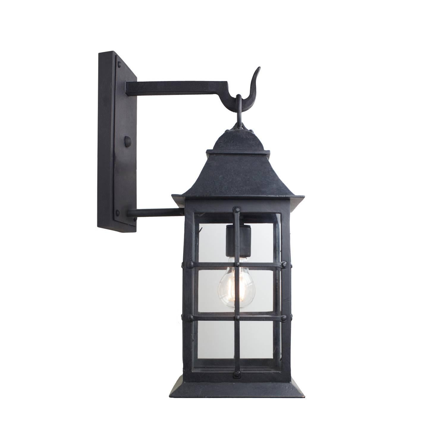 In the 1940's, the Miramar hotel became a coastal landmark, as the weekend getaway for Los Angelinos looking to escape the city. With its cozy cottages and beachy clean appeal, the Miramar hotel had a simple style. Our Miramar lantern brings an