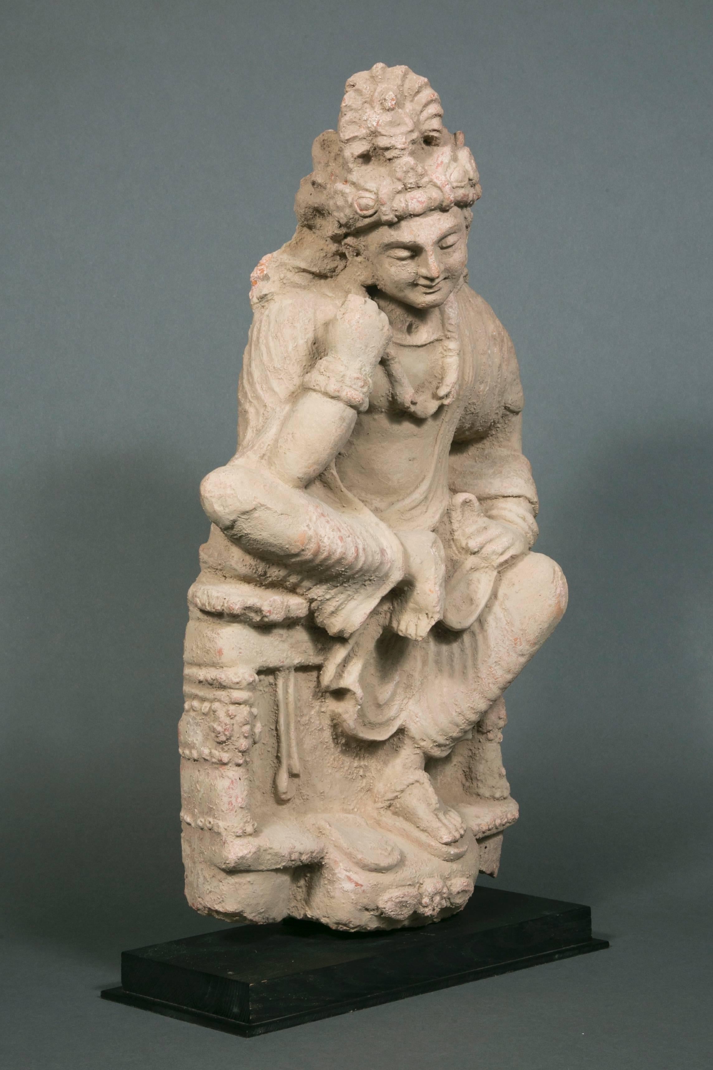 Bodhisattva - enthroned in a position of relaxation.
Terracotta.
Time alleged Pakistan-Afghanistan, Greco-Buddhist Art, Gandhara region. (IInd-5th century after J.C.)
Sold with a thermoluminescence certificate.