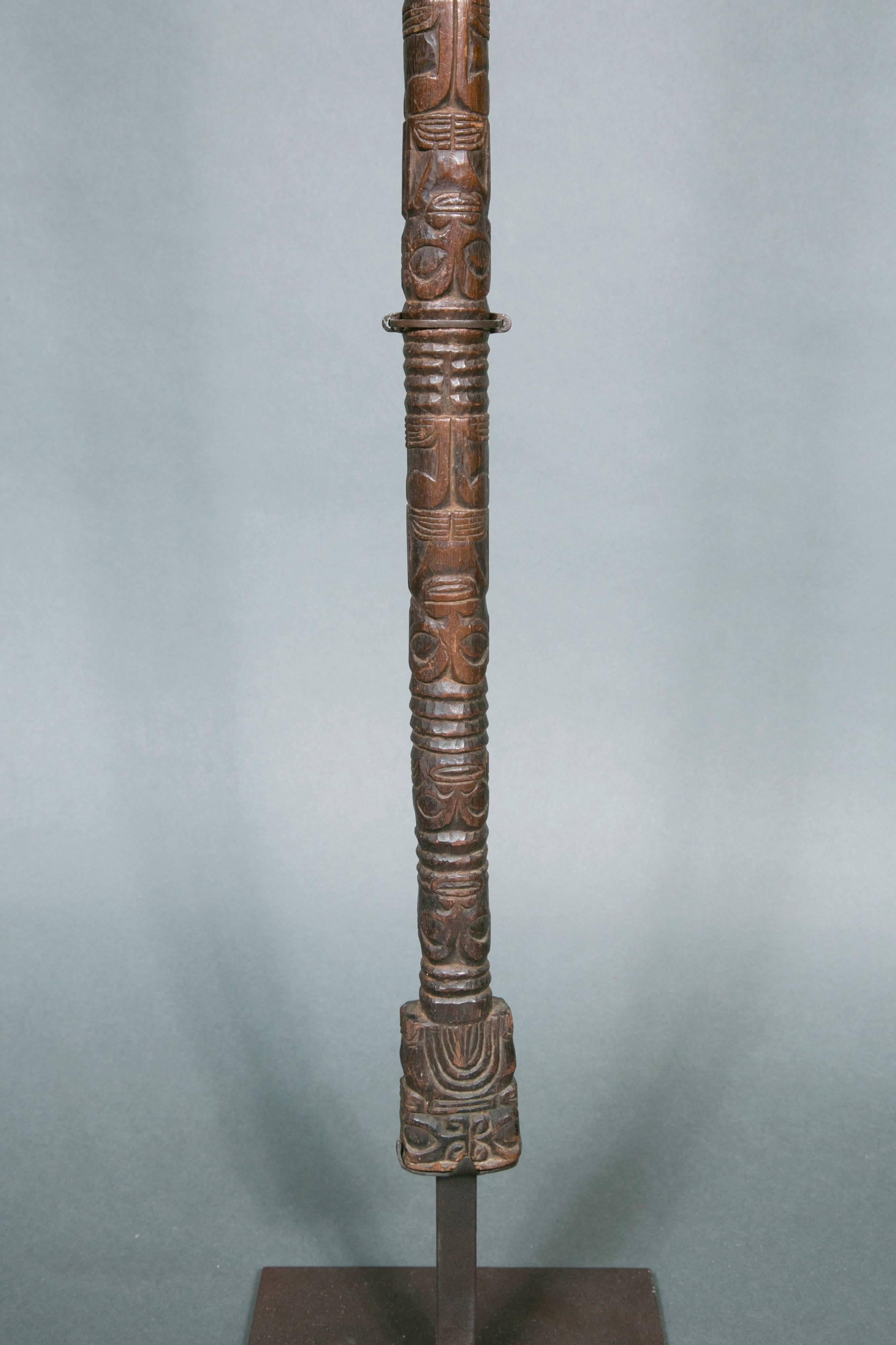 Very Rare Museum Quality Ceremonial Paddle, Marquesas Islands, French Polynesia In Good Condition For Sale In Saint-Ouen, FR