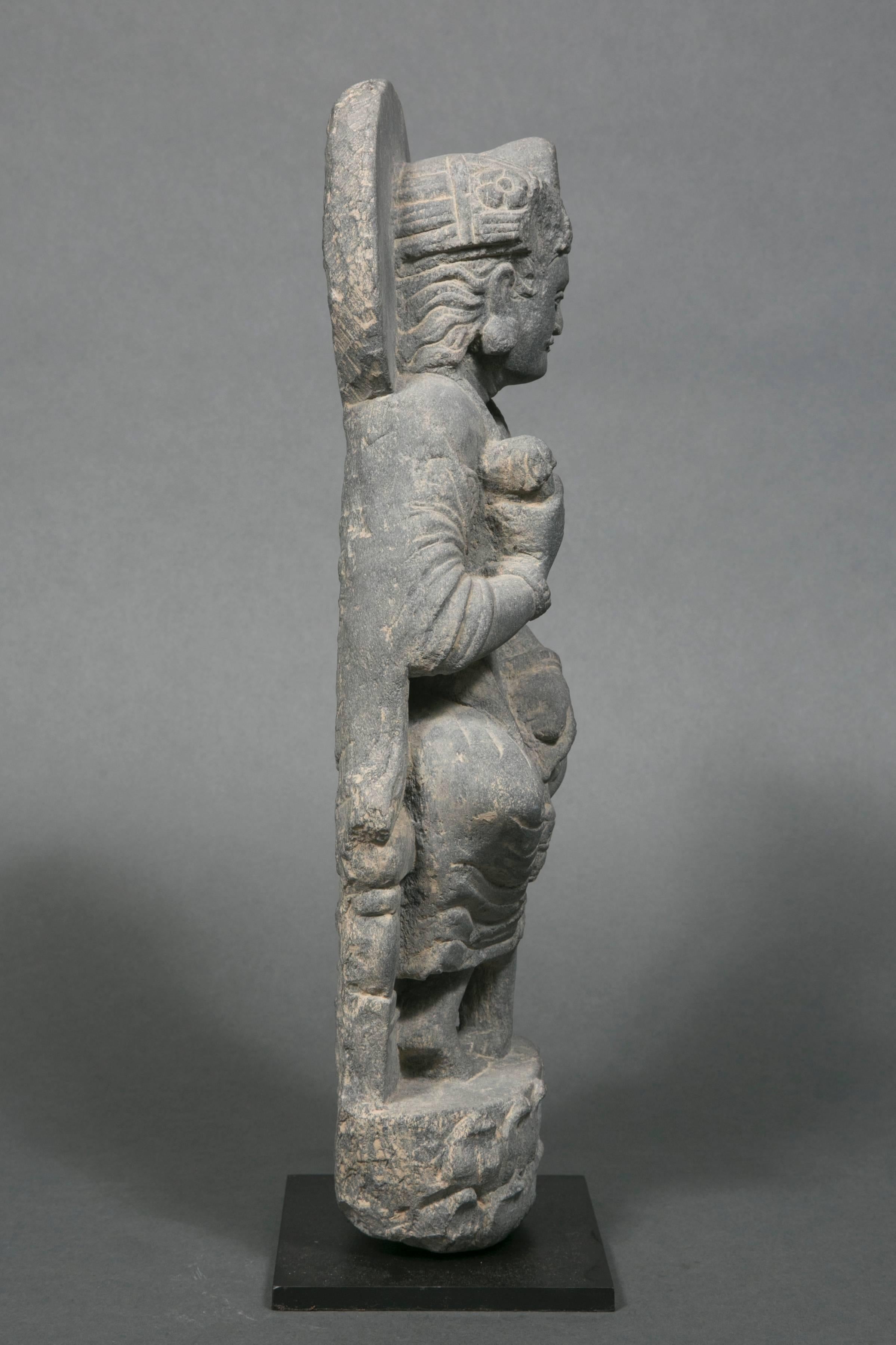 Bodhisattva in Gray Schist, Art of Gandhara, 2nd-4th Century J.C In Good Condition For Sale In Saint-Ouen, FR