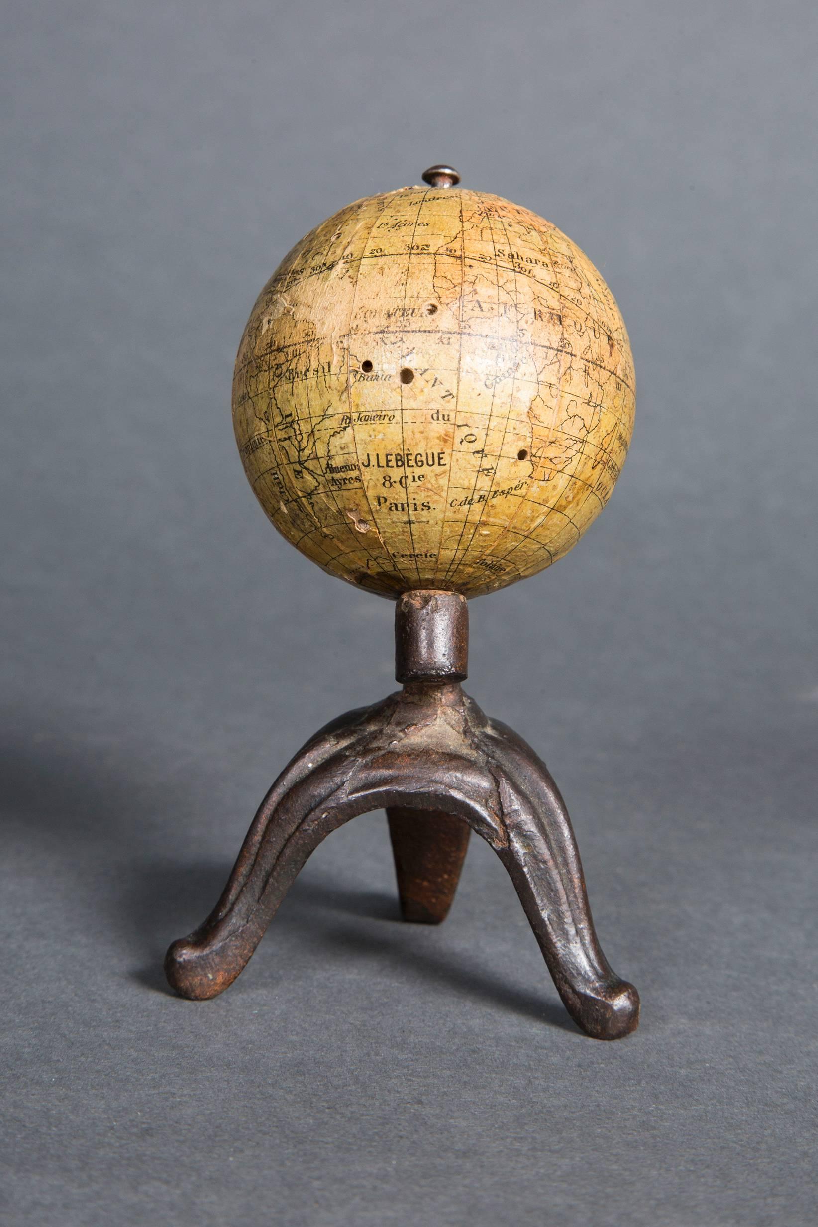 Image 2 /3: Globe terrestre by J. LEBEGUE 8 Cie, Paris, 19th century, in wood and paper on a bronze stand.
Few stitches.
Diameter 5.5 cm.
Height 11.5 cm.

Image 4/5: Globe by J.L. & Cie Paris, 19th century, on an ebonized wood stand.
Diameter