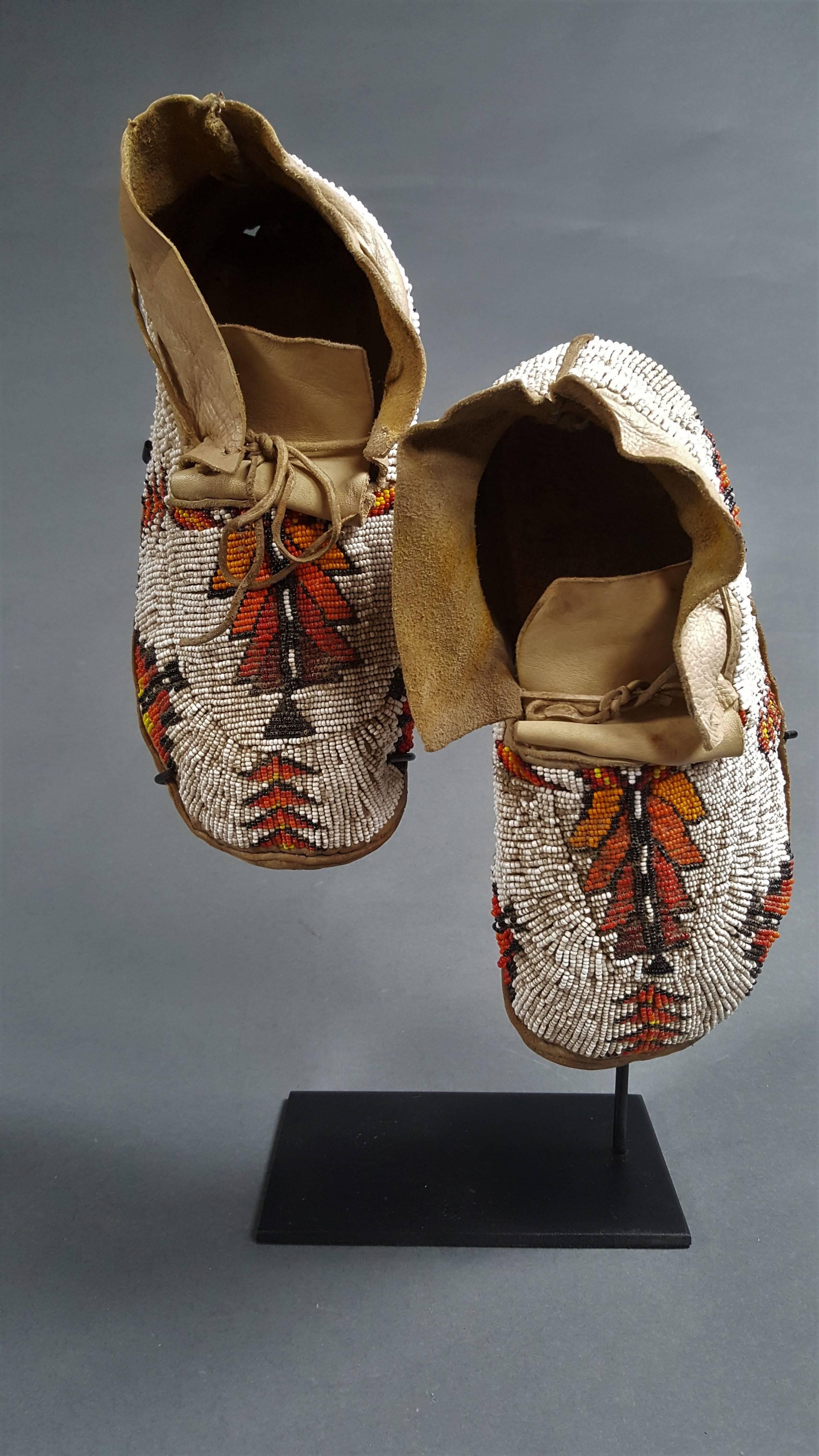 Pair of Plains Indians Moccasins, USA, Early 20th Century For Sale 1
