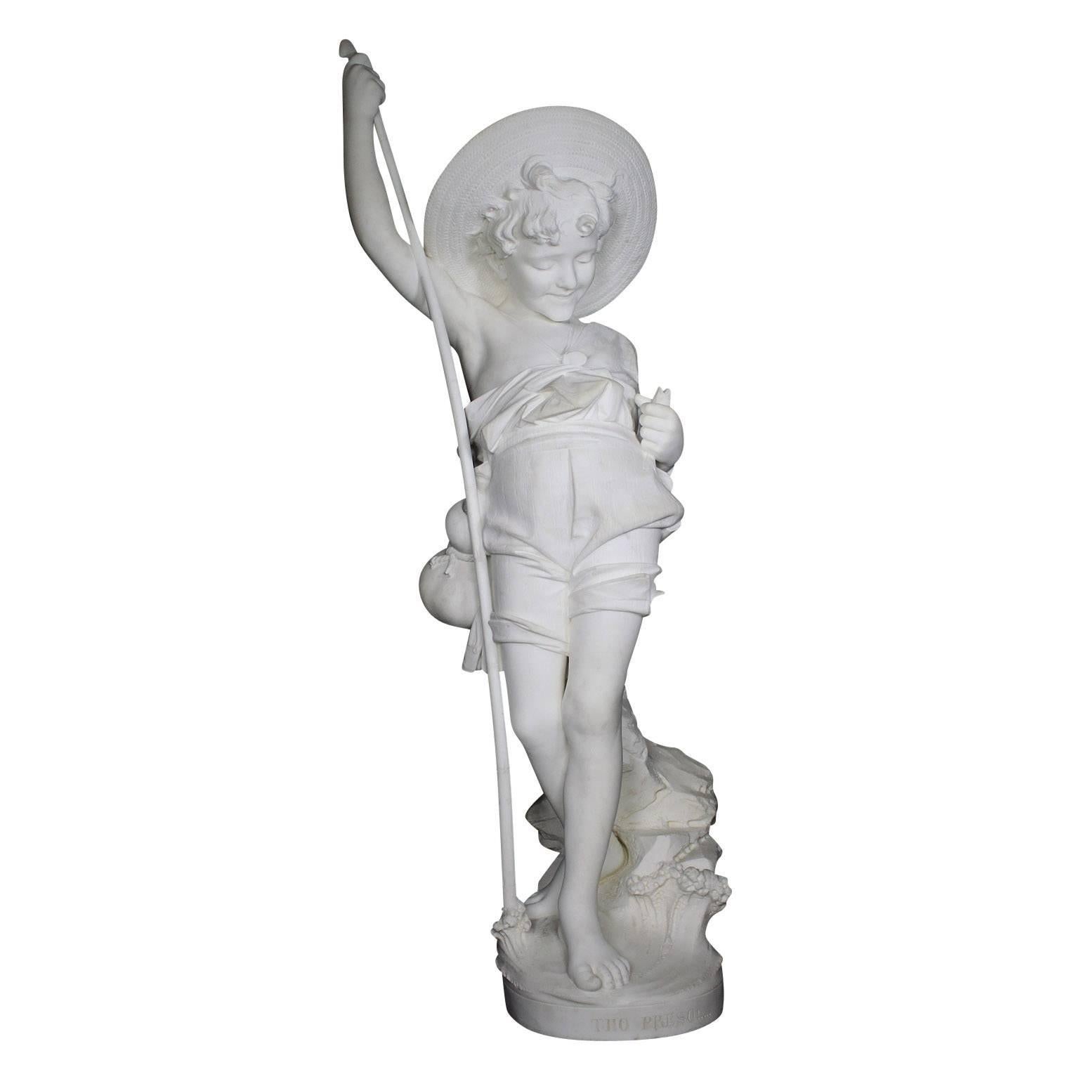 Grande figure italienne du 19ème siècle en marbre de Carrare sculpté représentant un garçon pêcheur