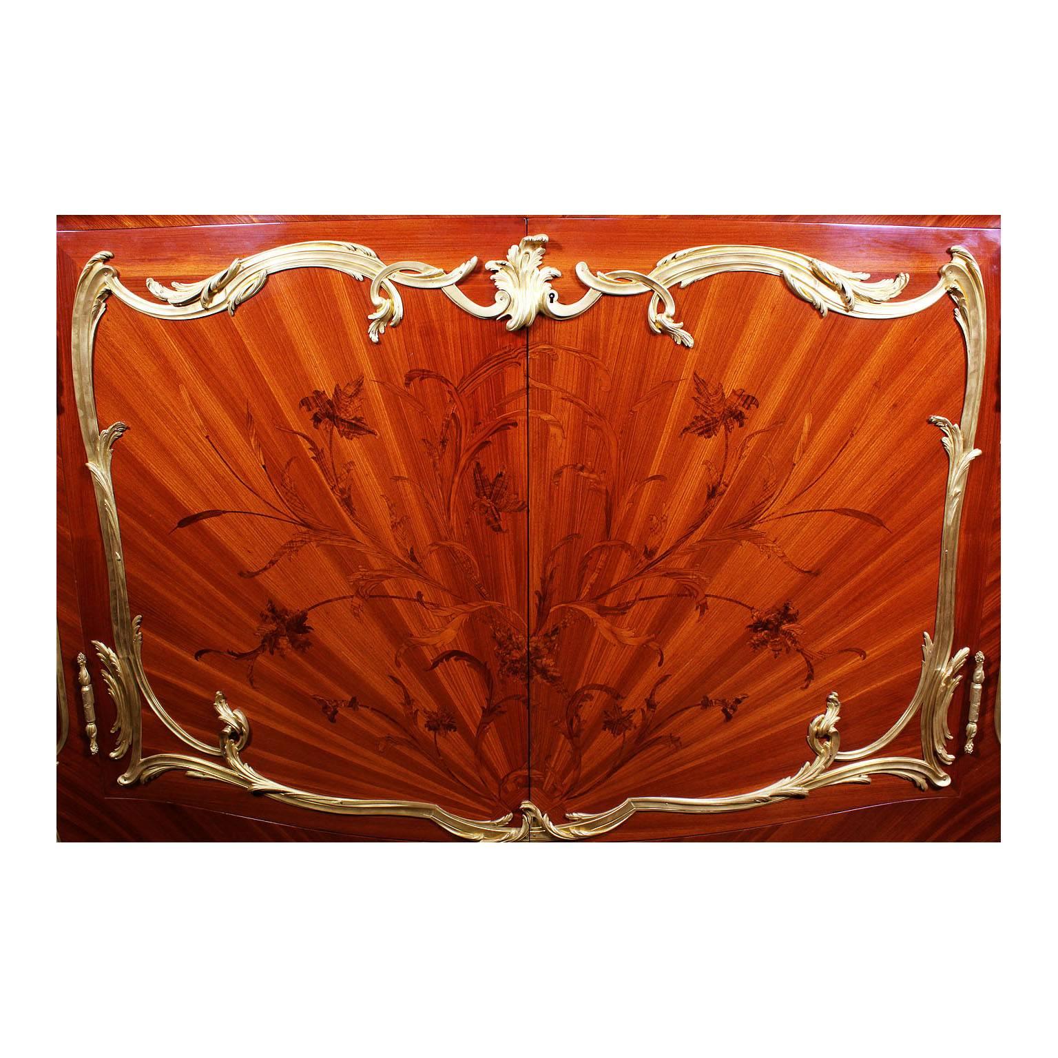 Französische Goldbronze-Intarsienarbeit im Louis-XV-Stil des 19. Jahrhunderts Meuble D'appui, Meuble D'appui (Louis XV.) im Angebot