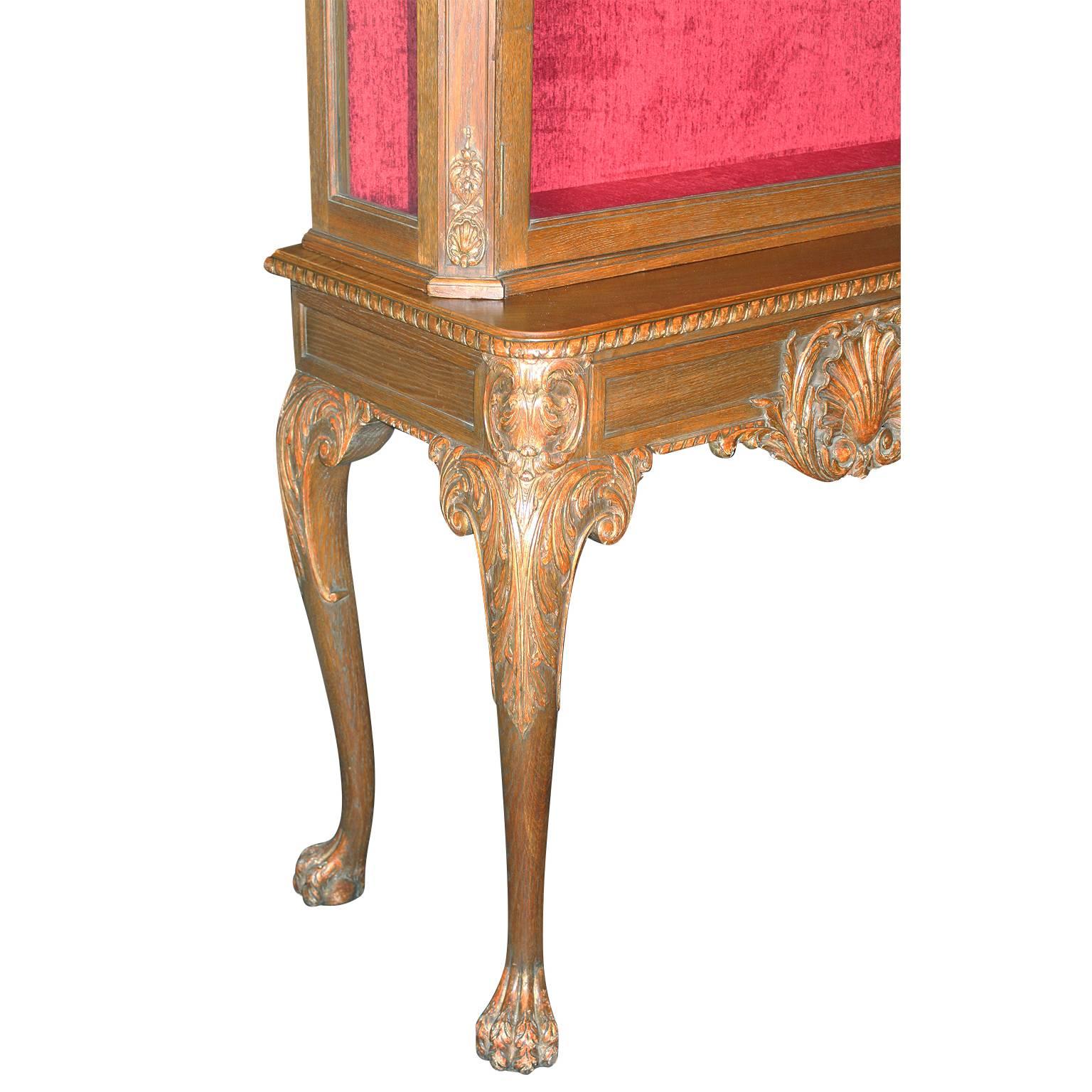 Rare English 19th-20th Century Chippendale Style Carved and Parcel-Gilt Vitrine For Sale 4