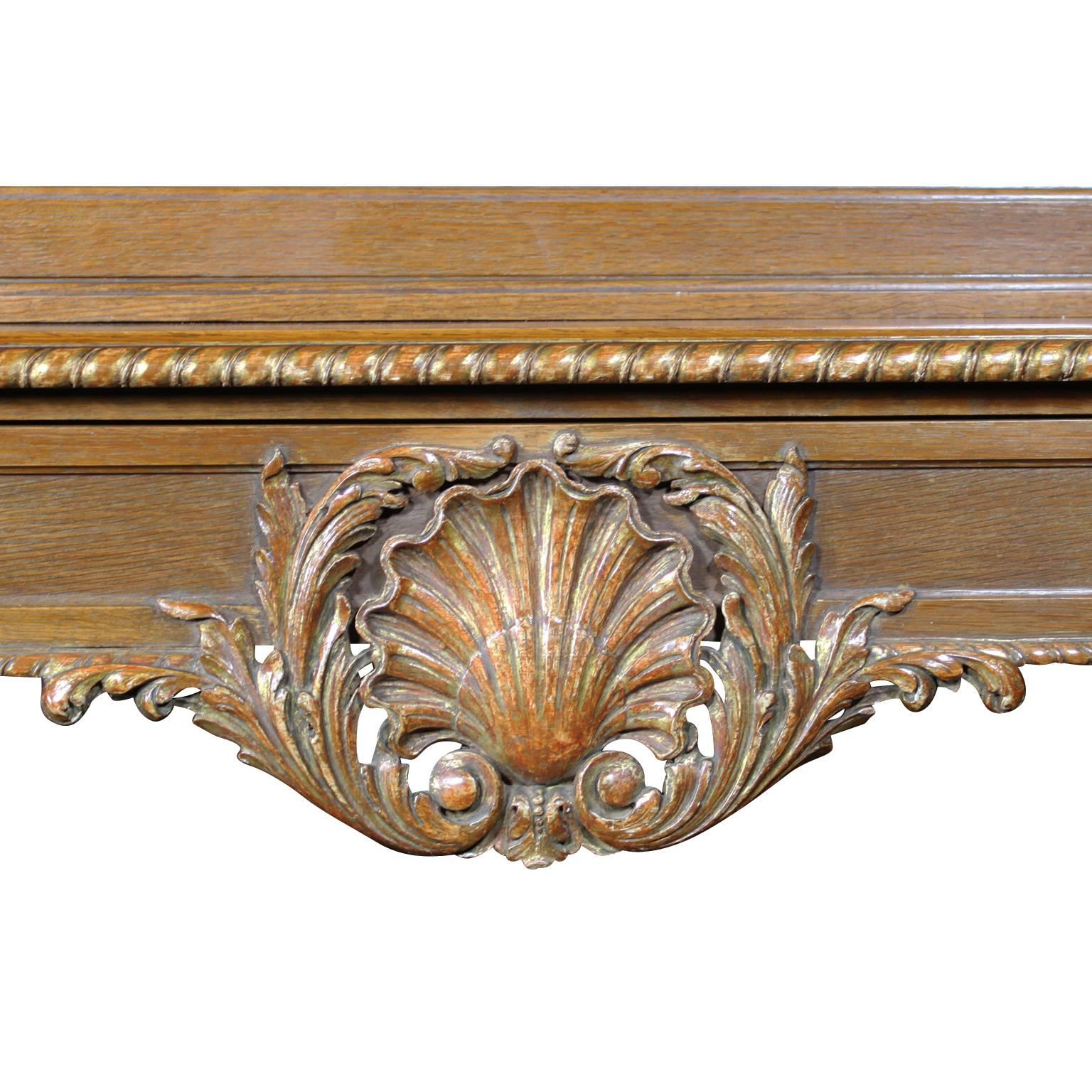 Rare English 19th-20th Century Chippendale Style Carved and Parcel-Gilt Vitrine For Sale 2