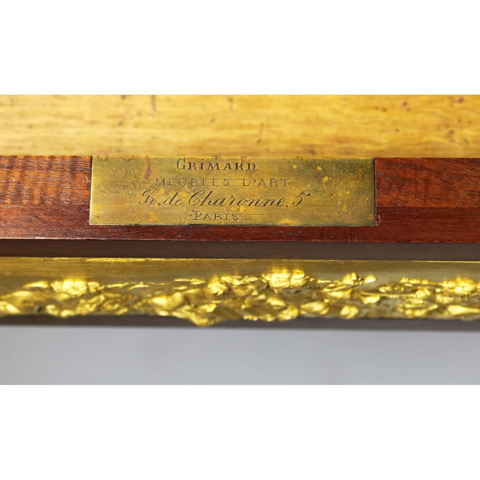 Bureau français du 19ème siècle de style Louis XVI en acajou et ornementation de bronze doré par Grimard en vente 2