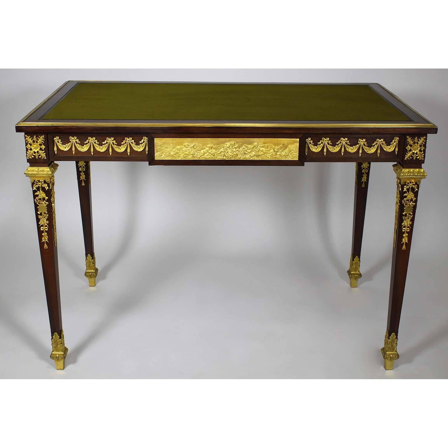 Une très belle table à écrire de style Louis XVI du 19ème siècle en acajou et bronze doré par G. Grimard 