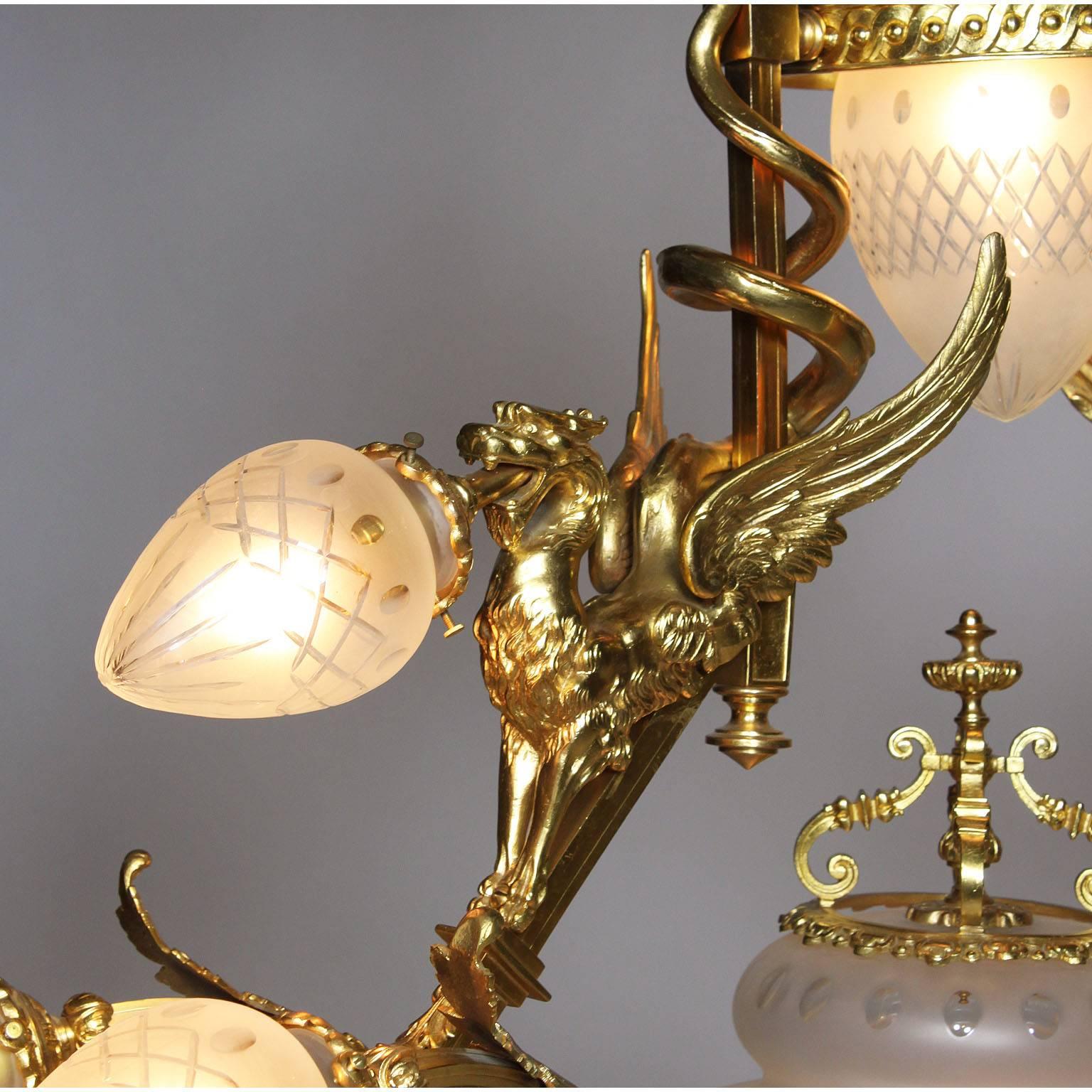 French Belle Epoque 19th-20th Century Neoclassical Style Gilt-Bronze Chandelier For Sale 3