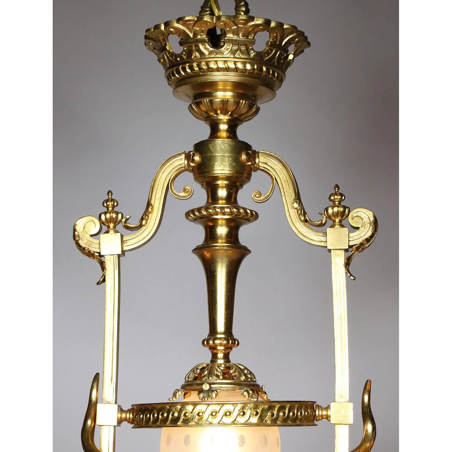 Lustre français de style néoclassique de la Belle Époque XIXe-XXe siècle en bronze doré en vente 2