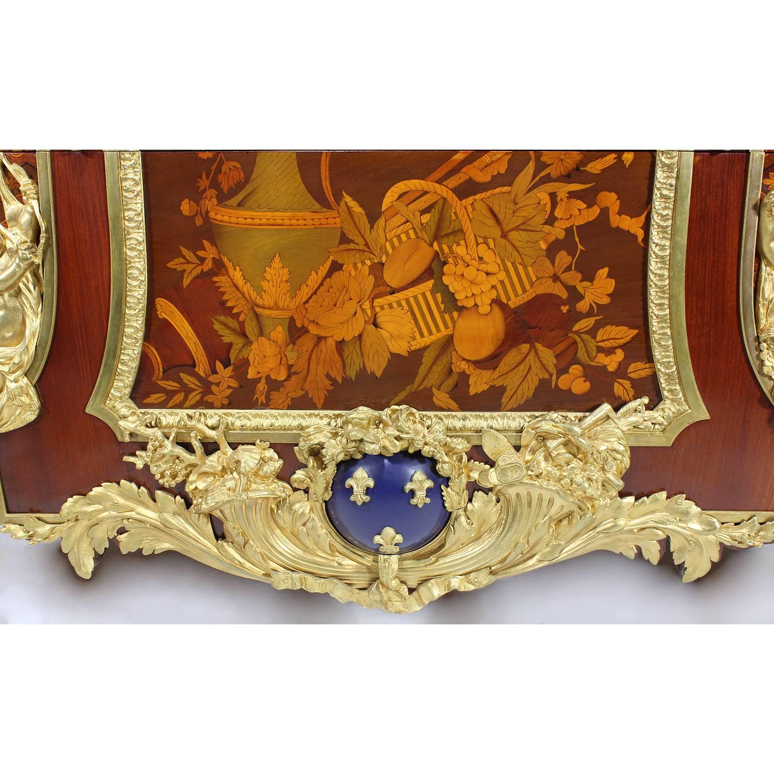 Französische Kommode im Louis-XVI-Stil des 19. Jahrhunderts mit Intarsien und vergoldeter Bronze (Spätes 19. Jahrhundert) im Angebot