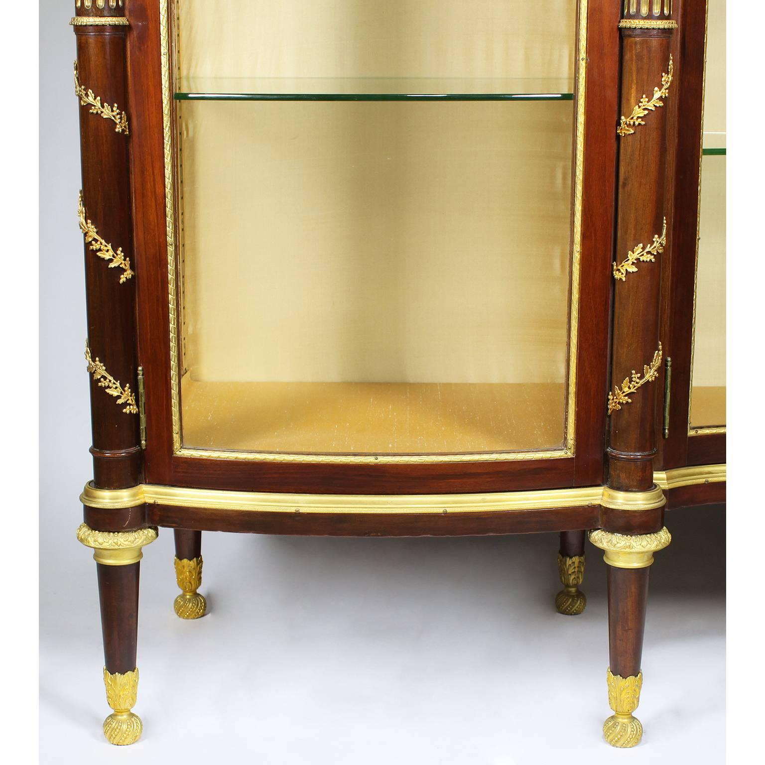French 19th-20th Century Louis XVI Style Mahogany and Ormolu-Mounted Vitrine For Sale 3