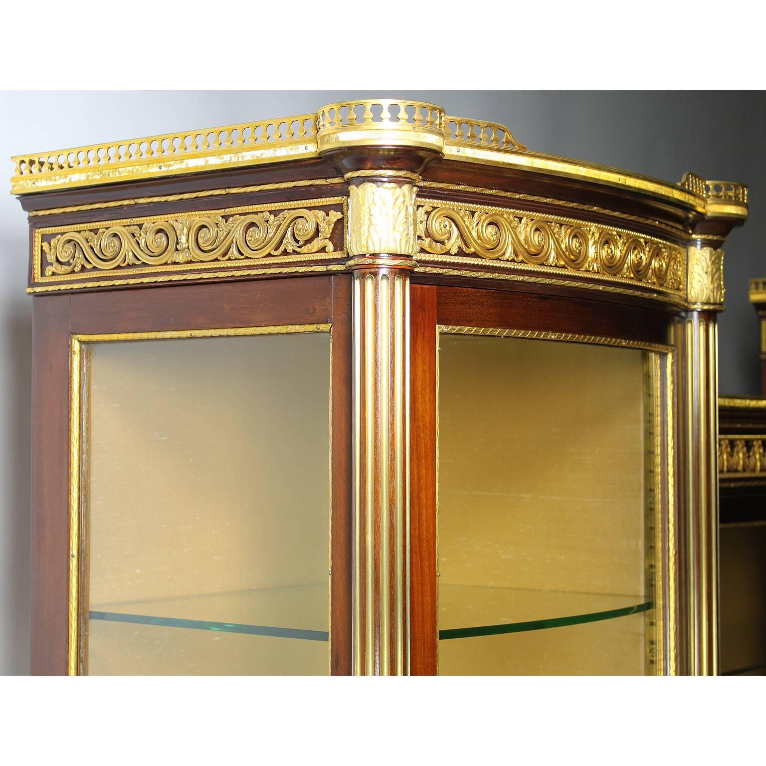 French 19th-20th Century Louis XVI Style Mahogany and Ormolu-Mounted Vitrine For Sale 1