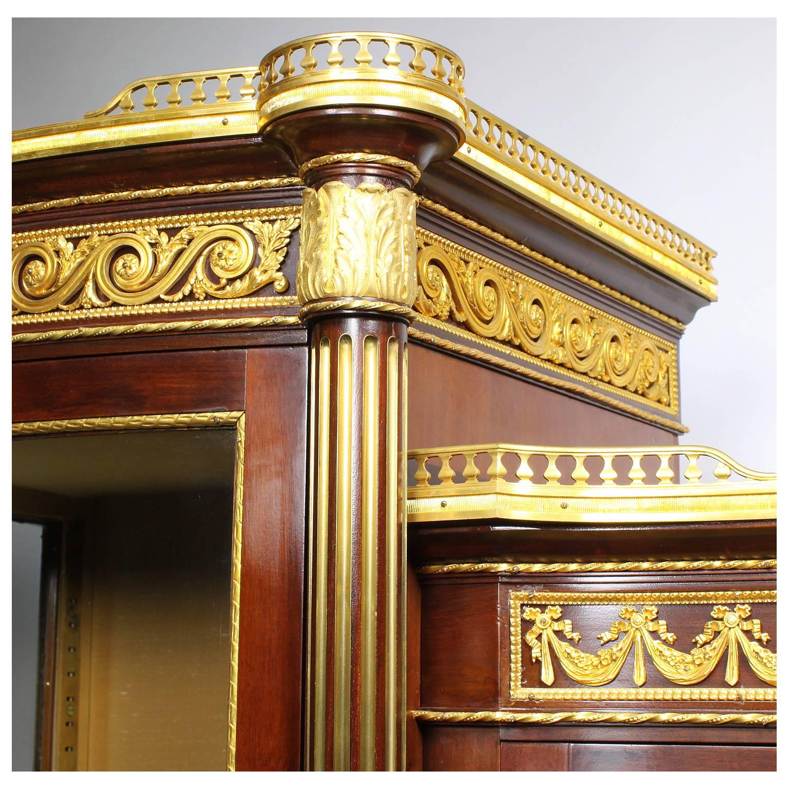 French 19th-20th Century Louis XVI Style Mahogany and Ormolu-Mounted Vitrine For Sale 2