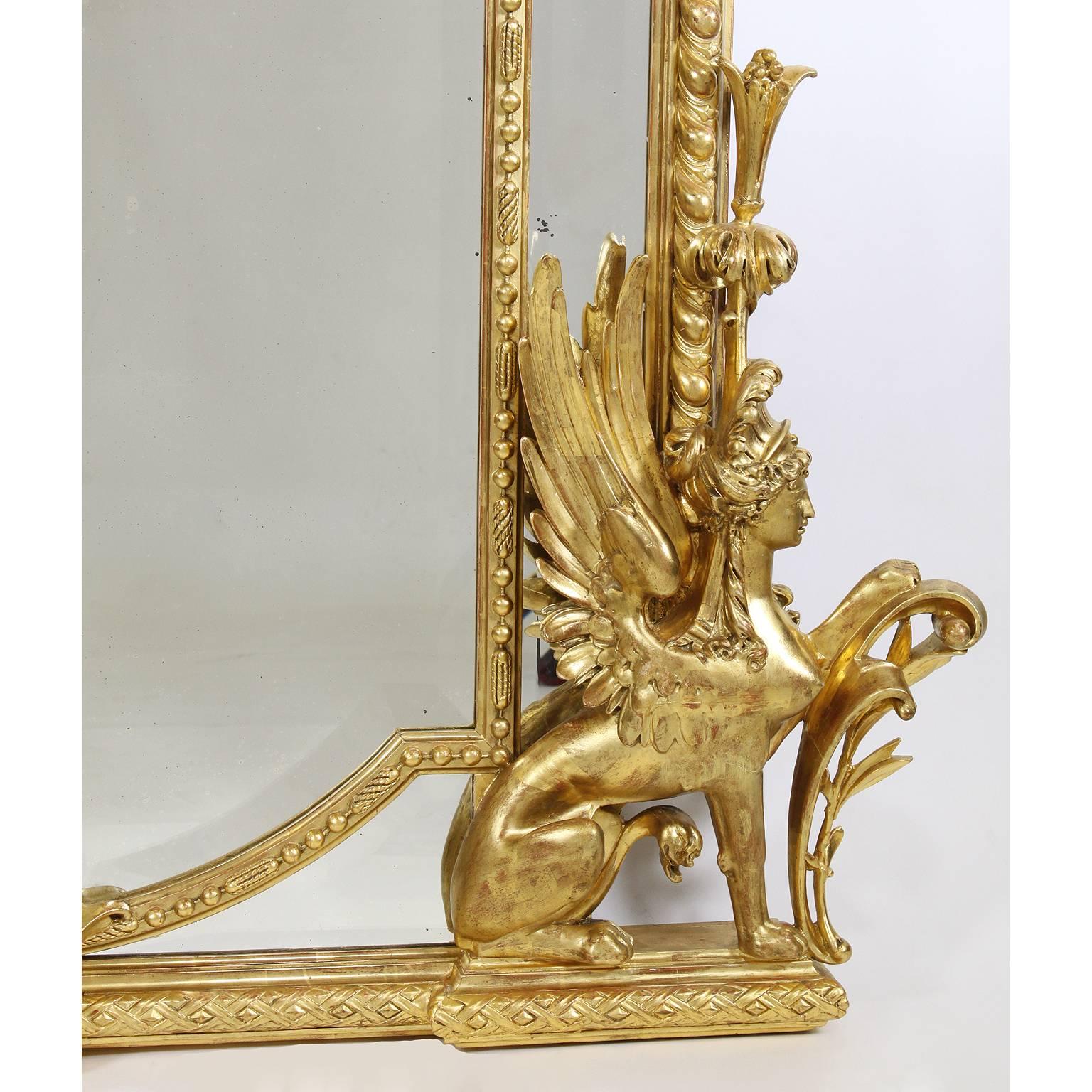 Miroir en bois doré à sphinx de style Empire français 19ème siècle Napoléon III Bon état - En vente à Los Angeles, CA