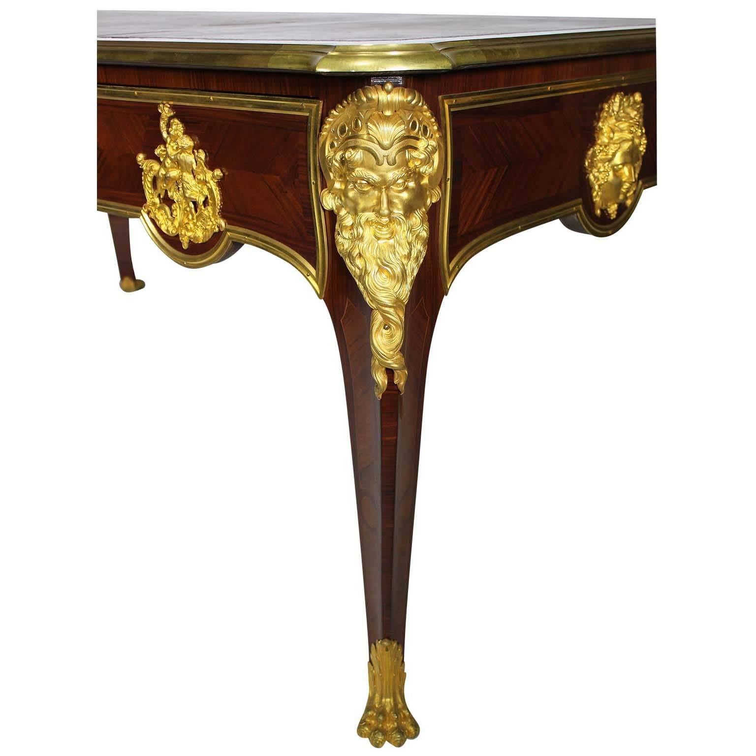 Bureau plat de style Louis XV du 19ème siècle, monté en bronze doré Bon état - En vente à Los Angeles, CA