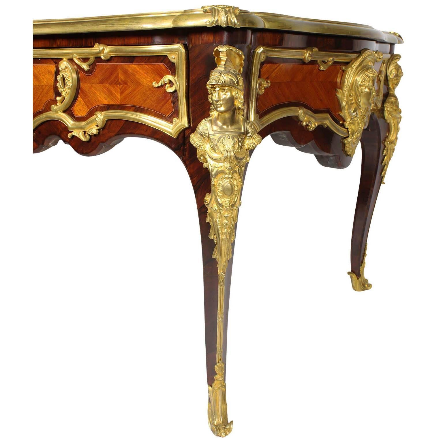Französisch 19. Jahrhundert Louis XV Stil vergoldet Bronze montiert Kingwood Bureau Plat Schreibtisch im Zustand „Gut“ im Angebot in Los Angeles, CA