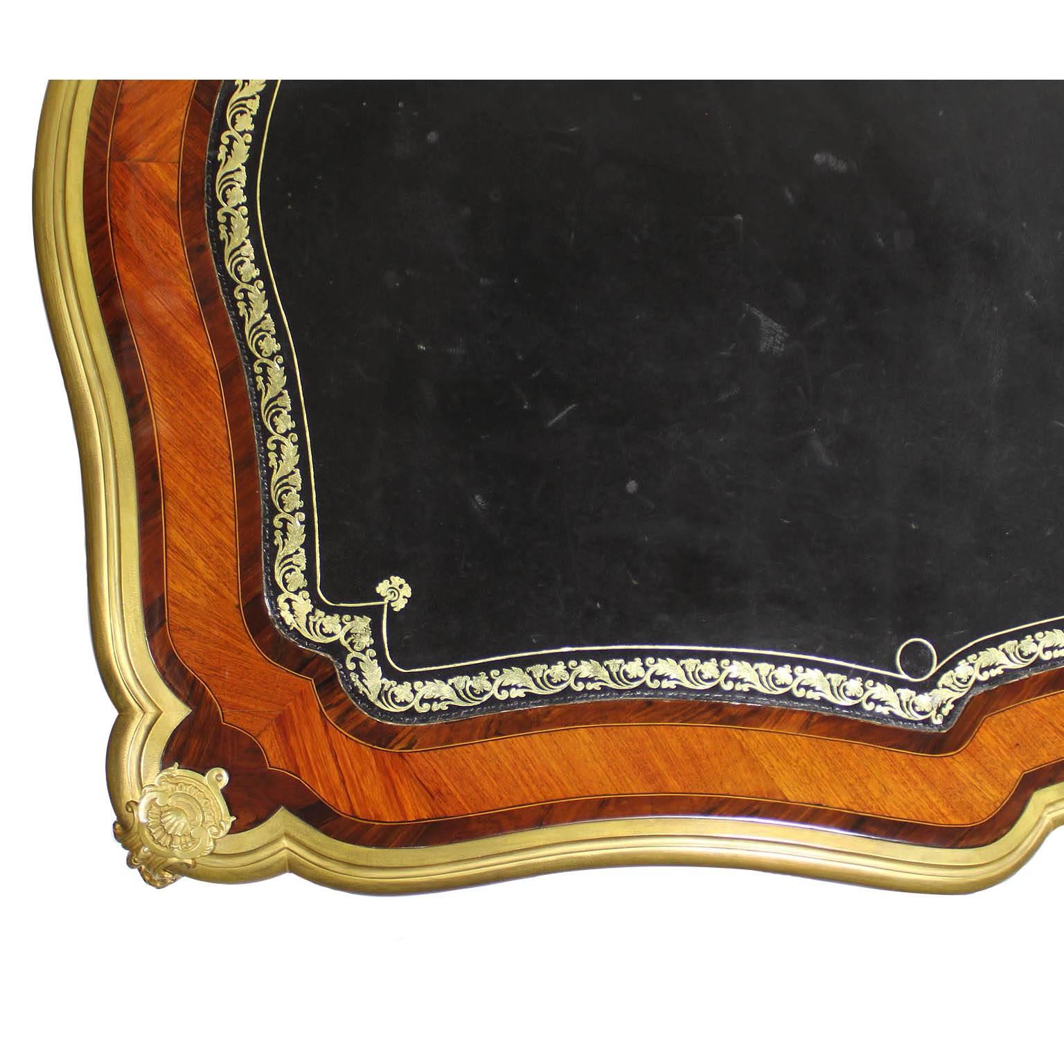 Französisch 19. Jahrhundert Louis XV Stil vergoldet Bronze montiert Kingwood Bureau Plat Schreibtisch im Angebot 5
