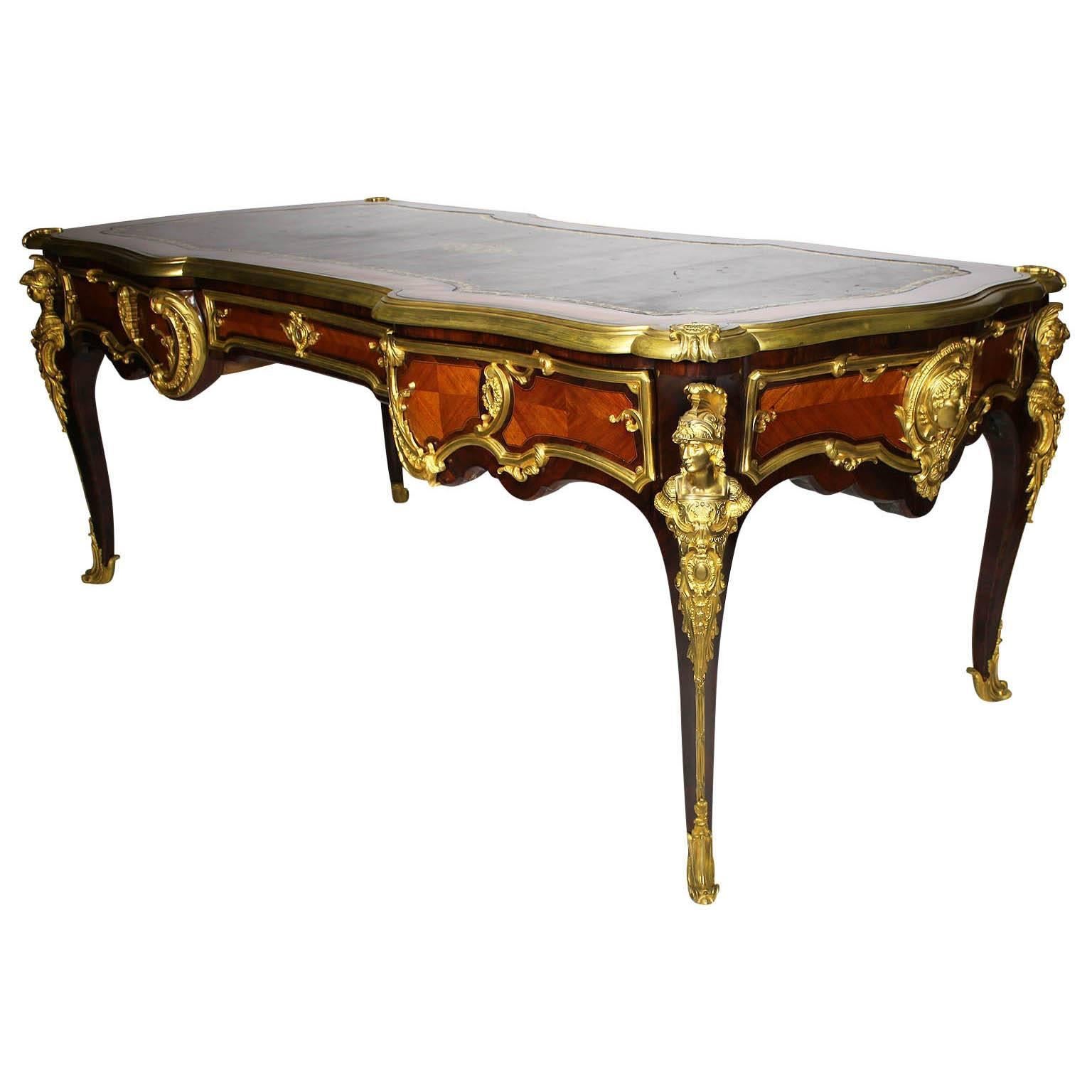 Französisch 19. Jahrhundert Louis XV Stil vergoldet Bronze montiert Kingwood Bureau Plat Schreibtisch (Louis XV.) im Angebot